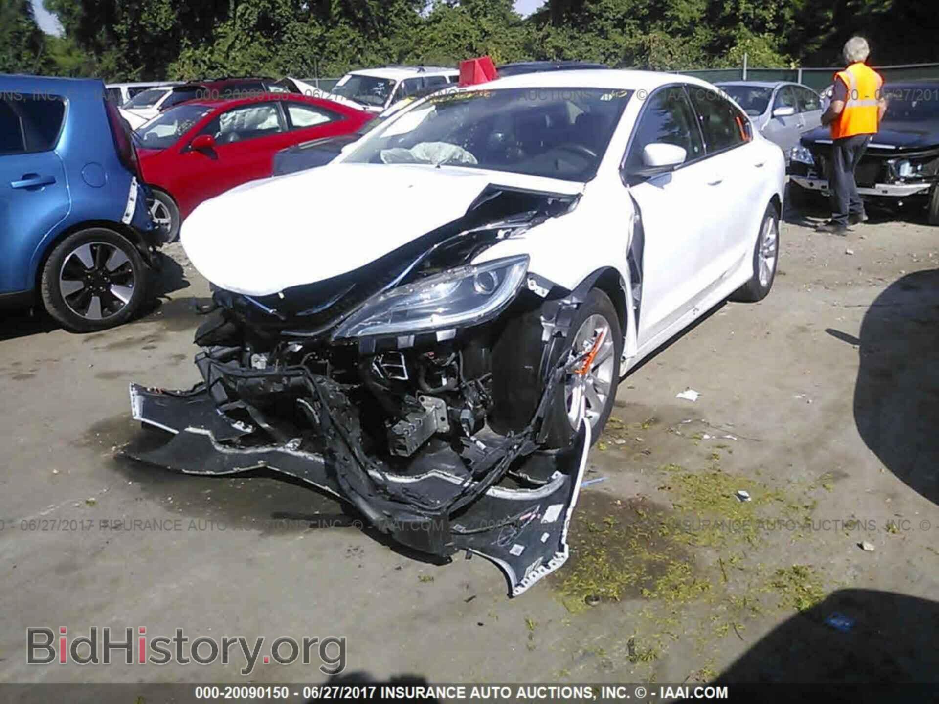 2015 Chrysler 200 - VIN: 1C3CCCAB4FN746540 - Photo 2