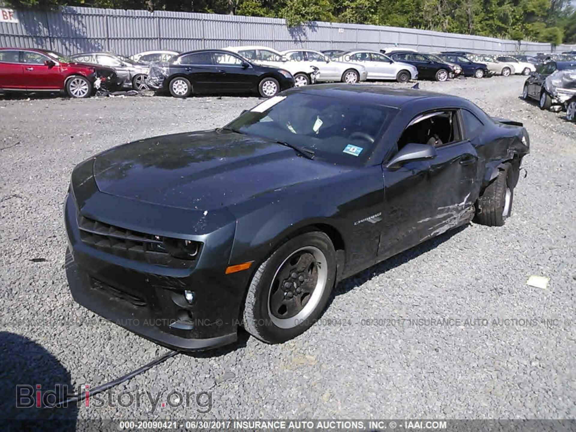 2011 Chevrolet Camaro - VIN: 2G1FE1ED2B9126097 - Фото 2