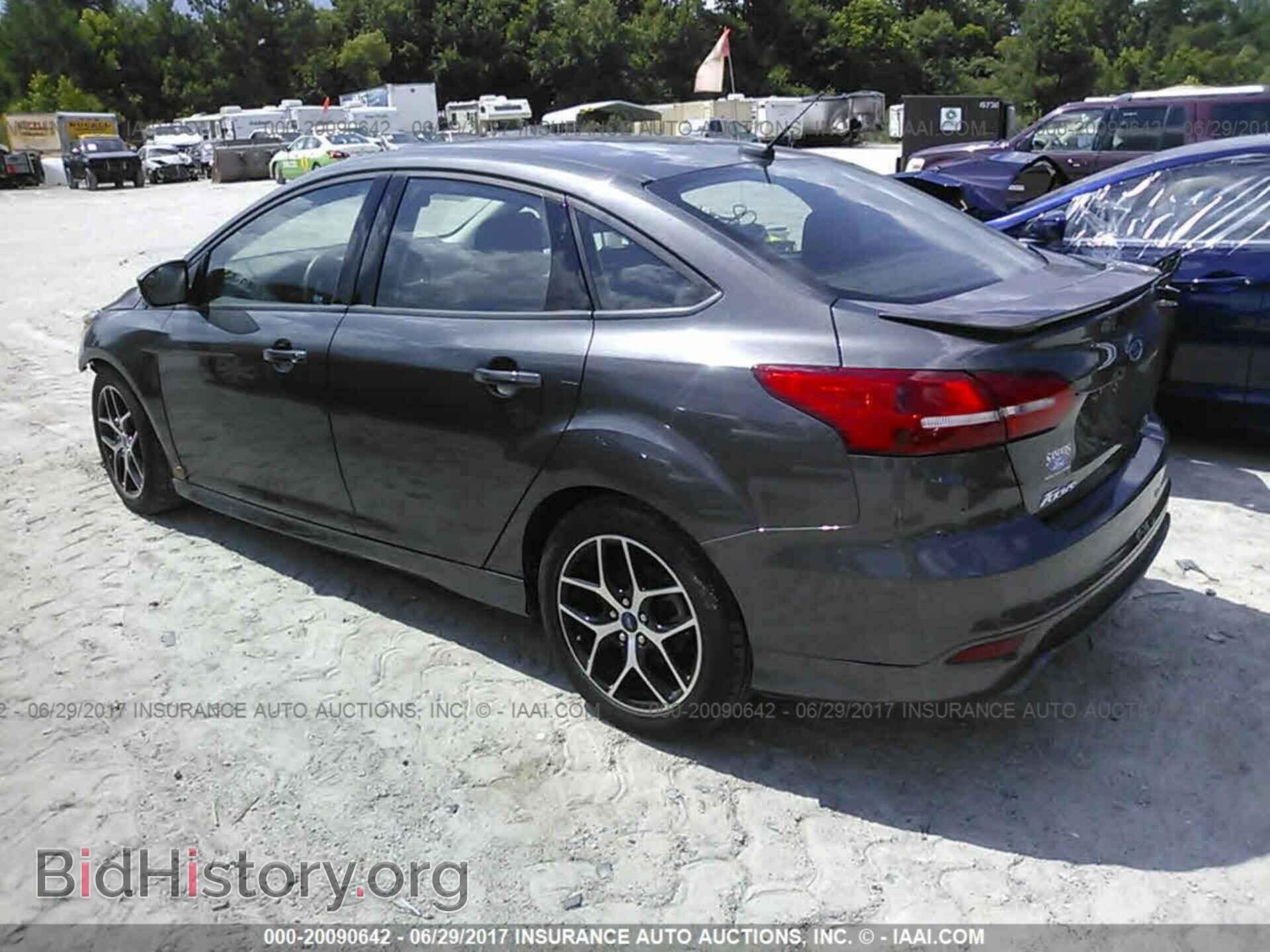 2016 Ford Focus - VIN: 1FADP3F21GL279688 - Photo 3