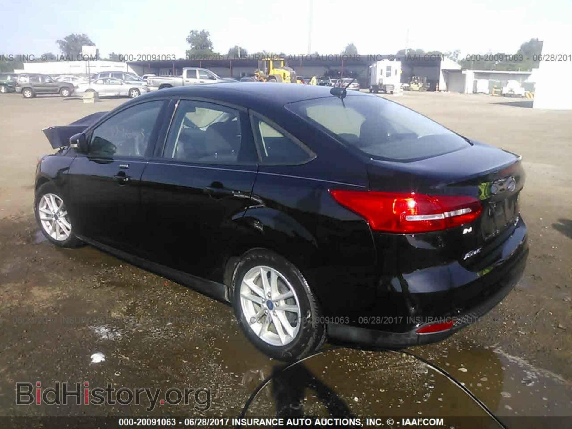 2016 Ford Focus - VIN: 1FADP3F24GL257507 - Фото 3