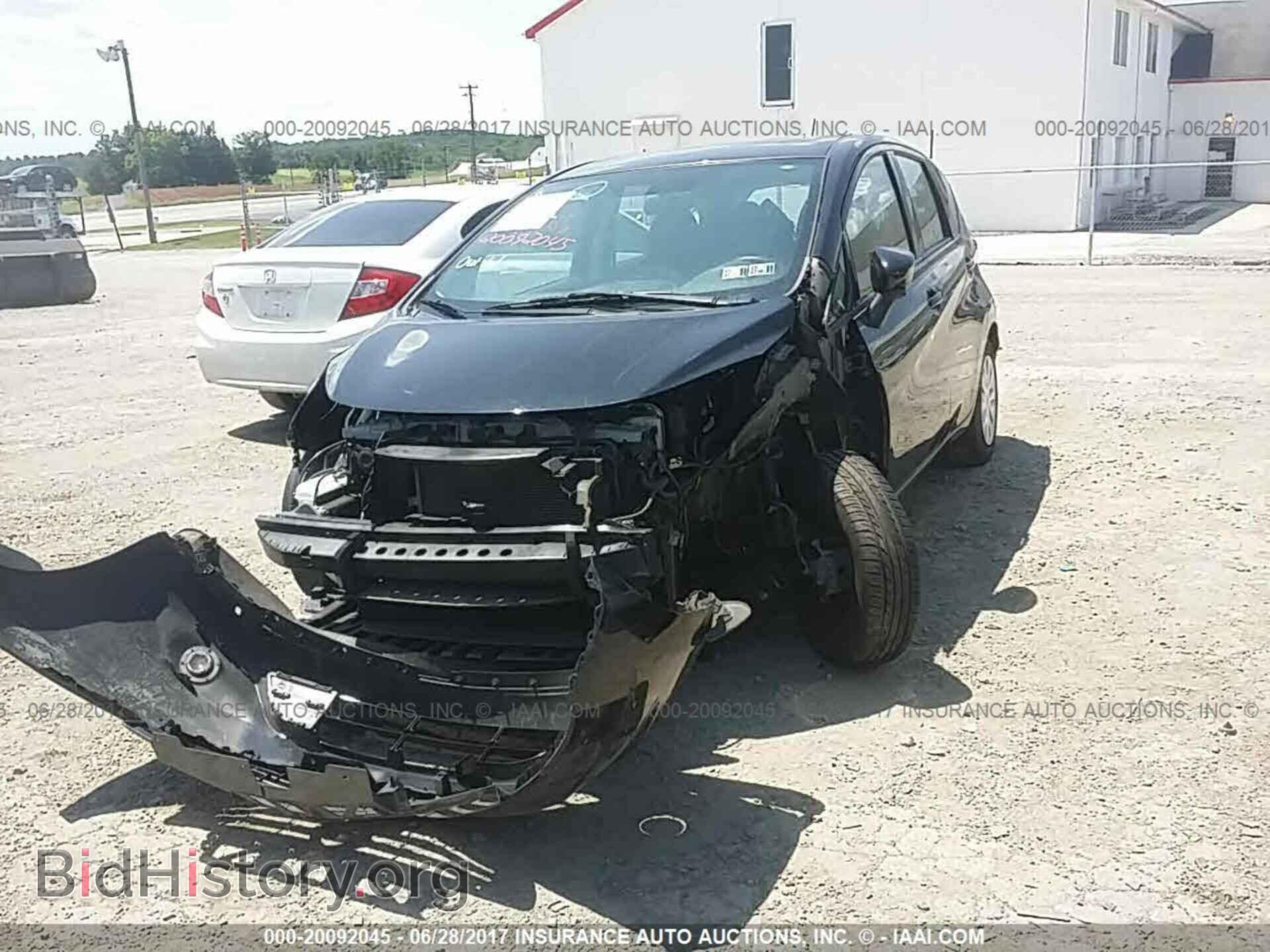 2016 Nissan Versa note - VIN: 3N1CE2CP1GL370084 - Фото 2