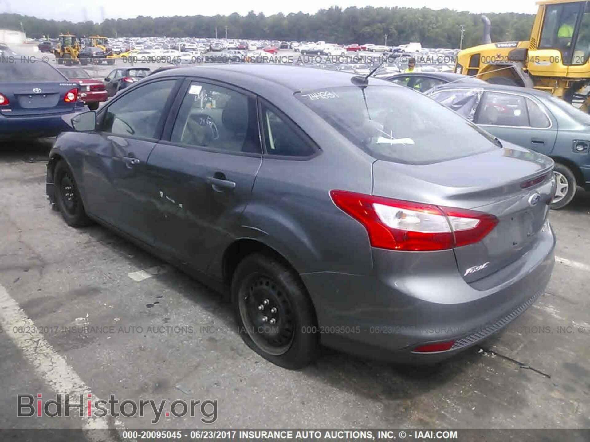 2012 Ford Focus - VIN: 1FAHP3F21CL393136 - Фото 3