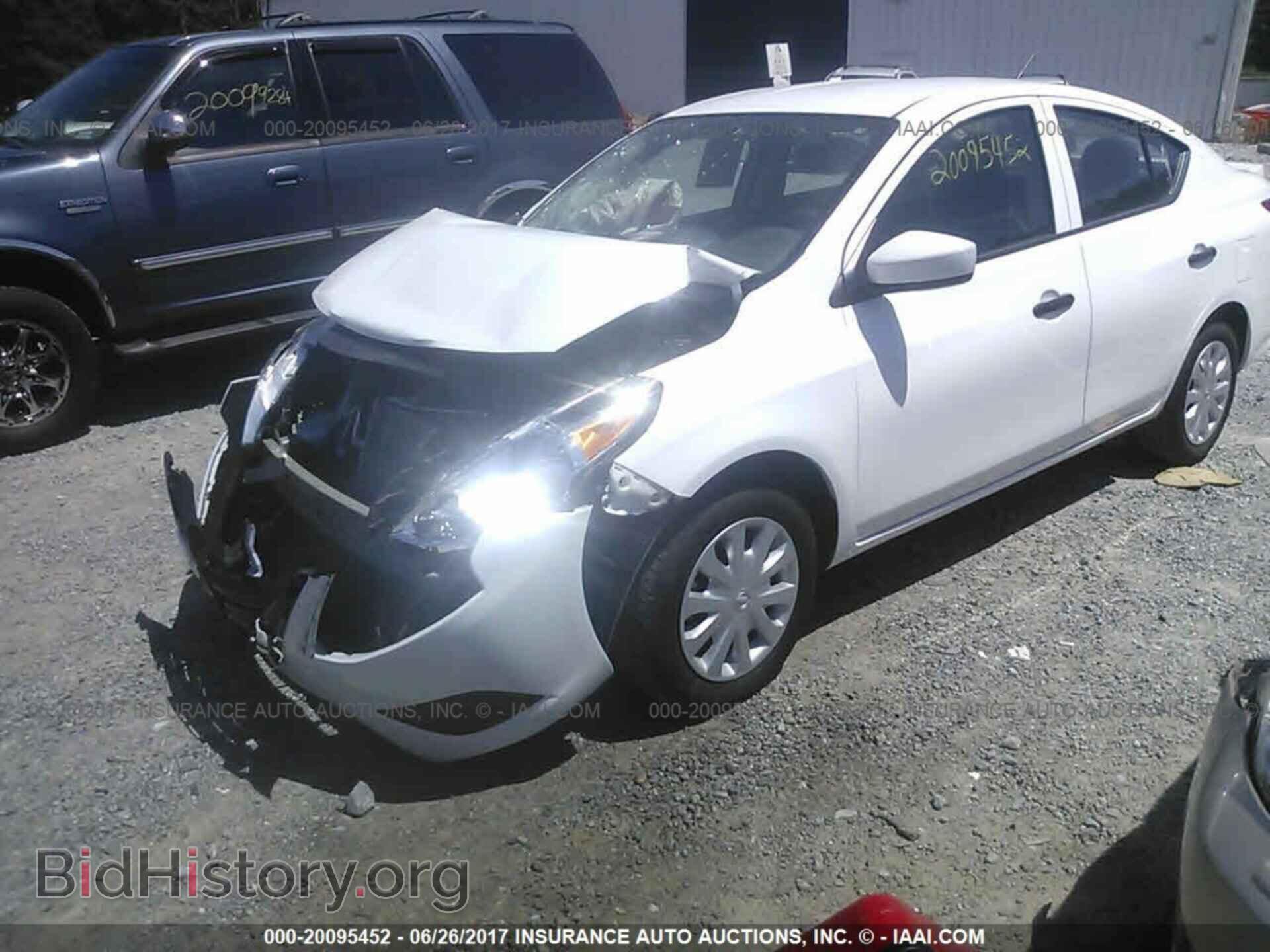 2017 Nissan Versa - VIN: 3N1CN7AP6HL846329 - Фото 2