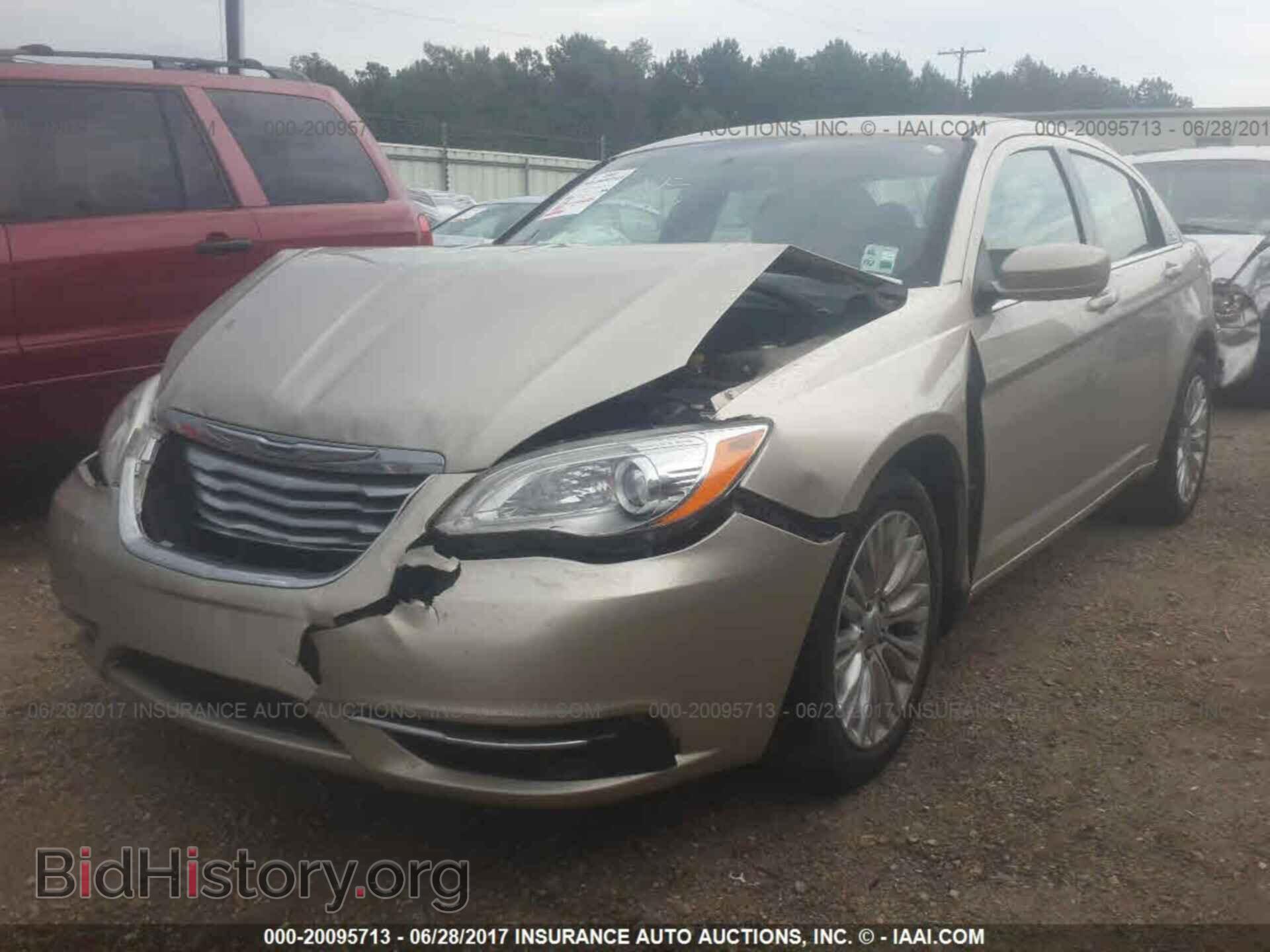 2013 Chrysler 200 - VIN: 1C3CCBAB9DN671423 - Фото 2