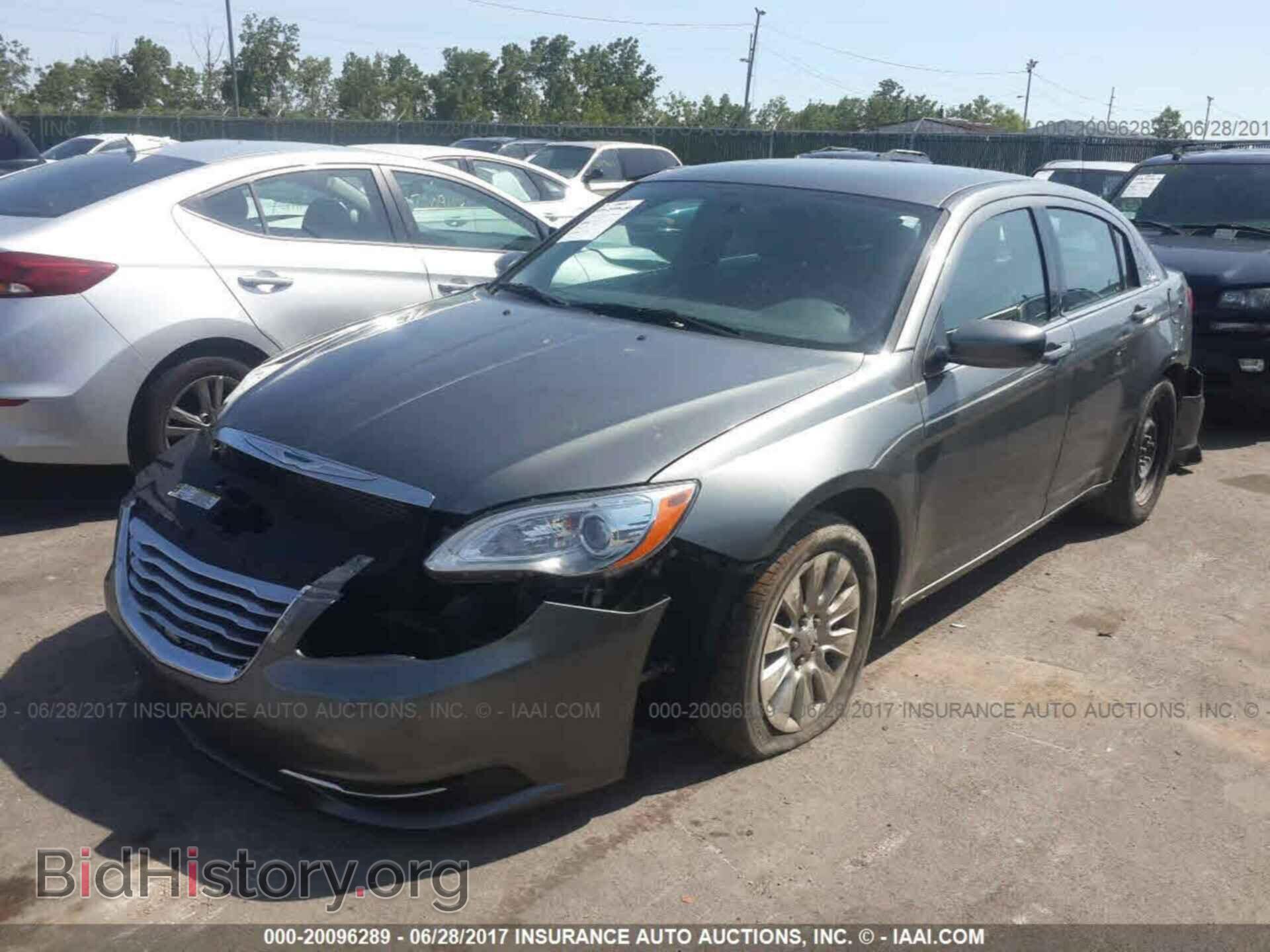 2012 Chrysler 200 - VIN: 1C3CCBAB9CN152693 - Фото 2