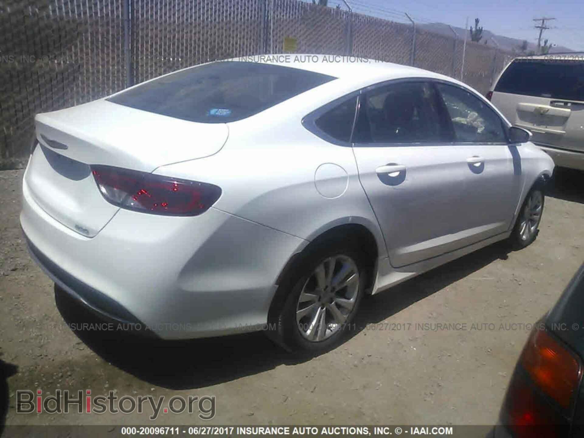 2015 Chrysler 200 - VIN: 1C3CCCAB3FN669305 - Photo 4