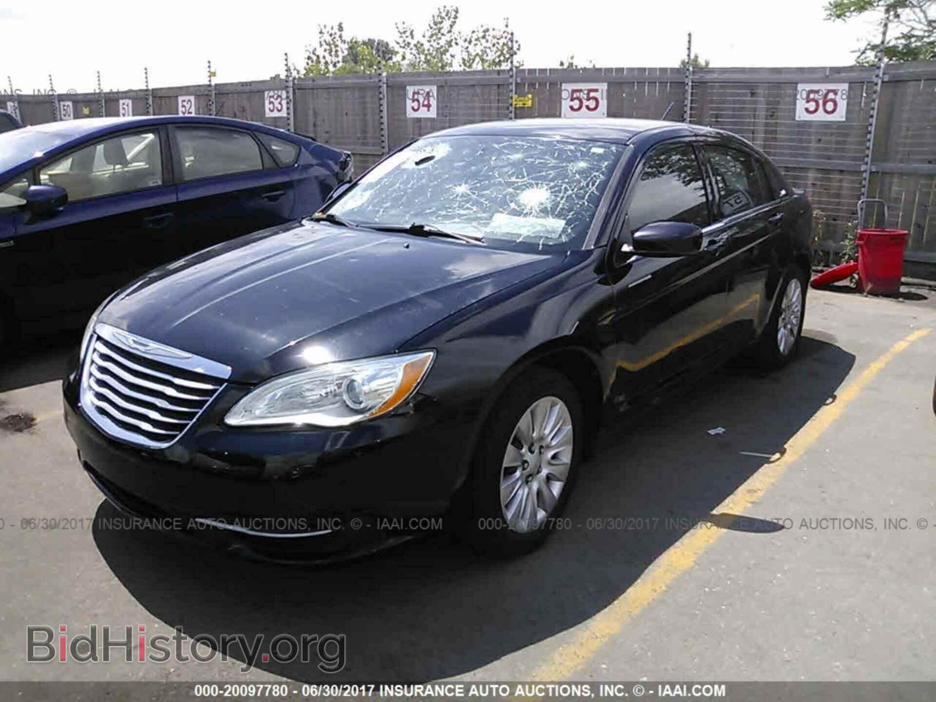 2013 Chrysler 200 - VIN: 1C3CCBAB1DN641932 - Фото 2