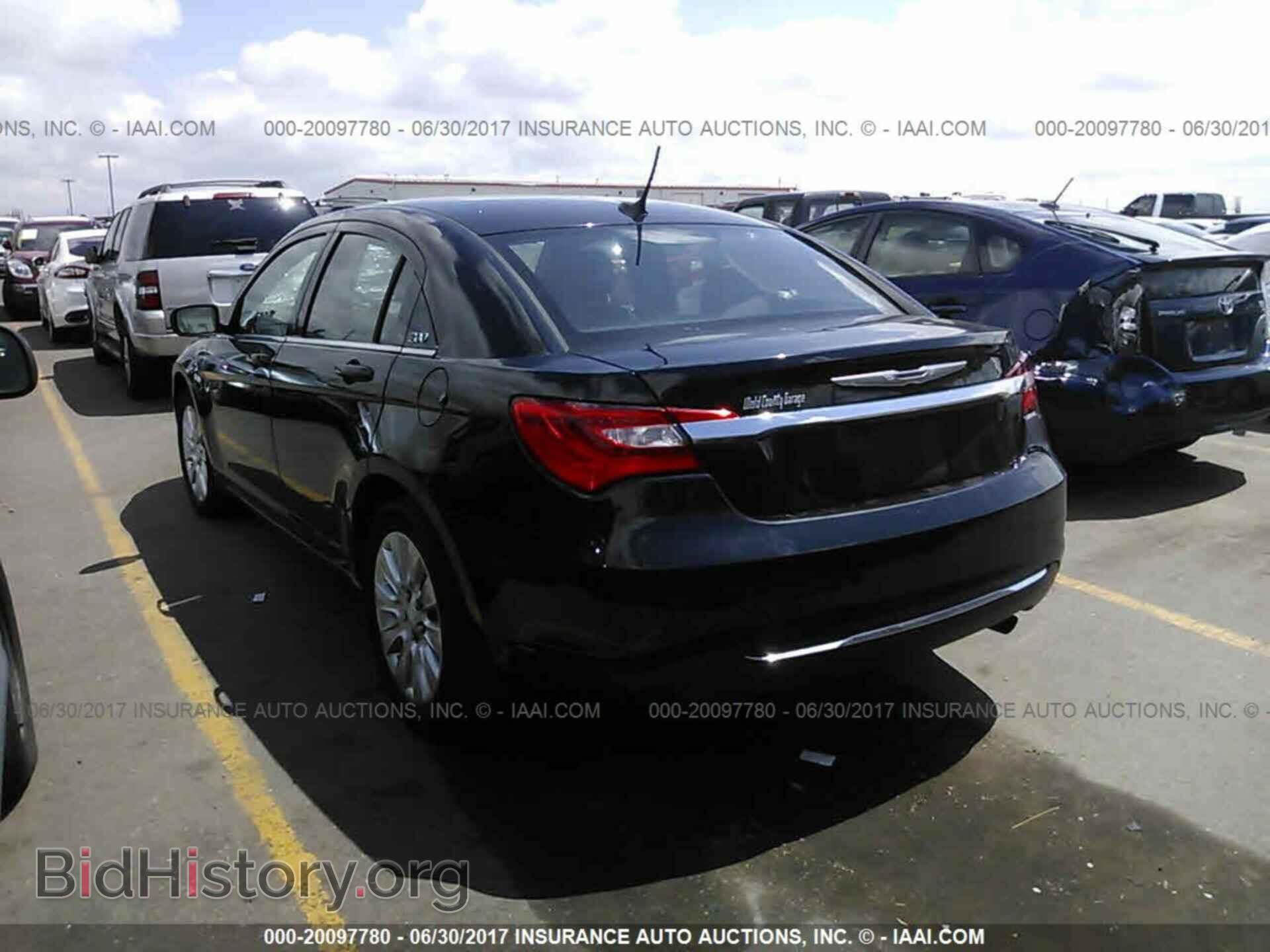 2013 Chrysler 200 - VIN: 1C3CCBAB1DN641932 - Фото 3