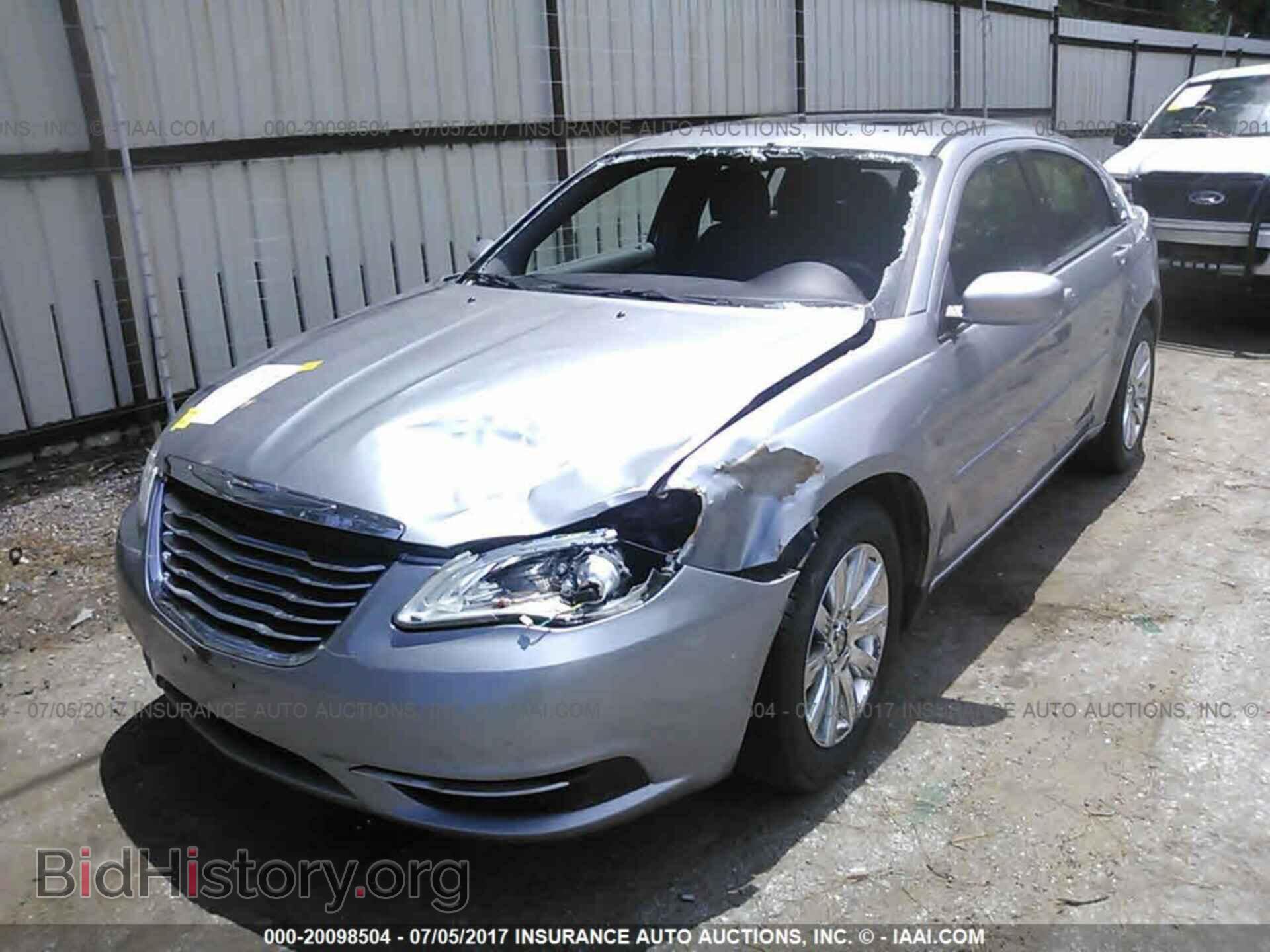2013 Chrysler 200 - VIN: 1C3CCBBG2DN678711 - Фото 2