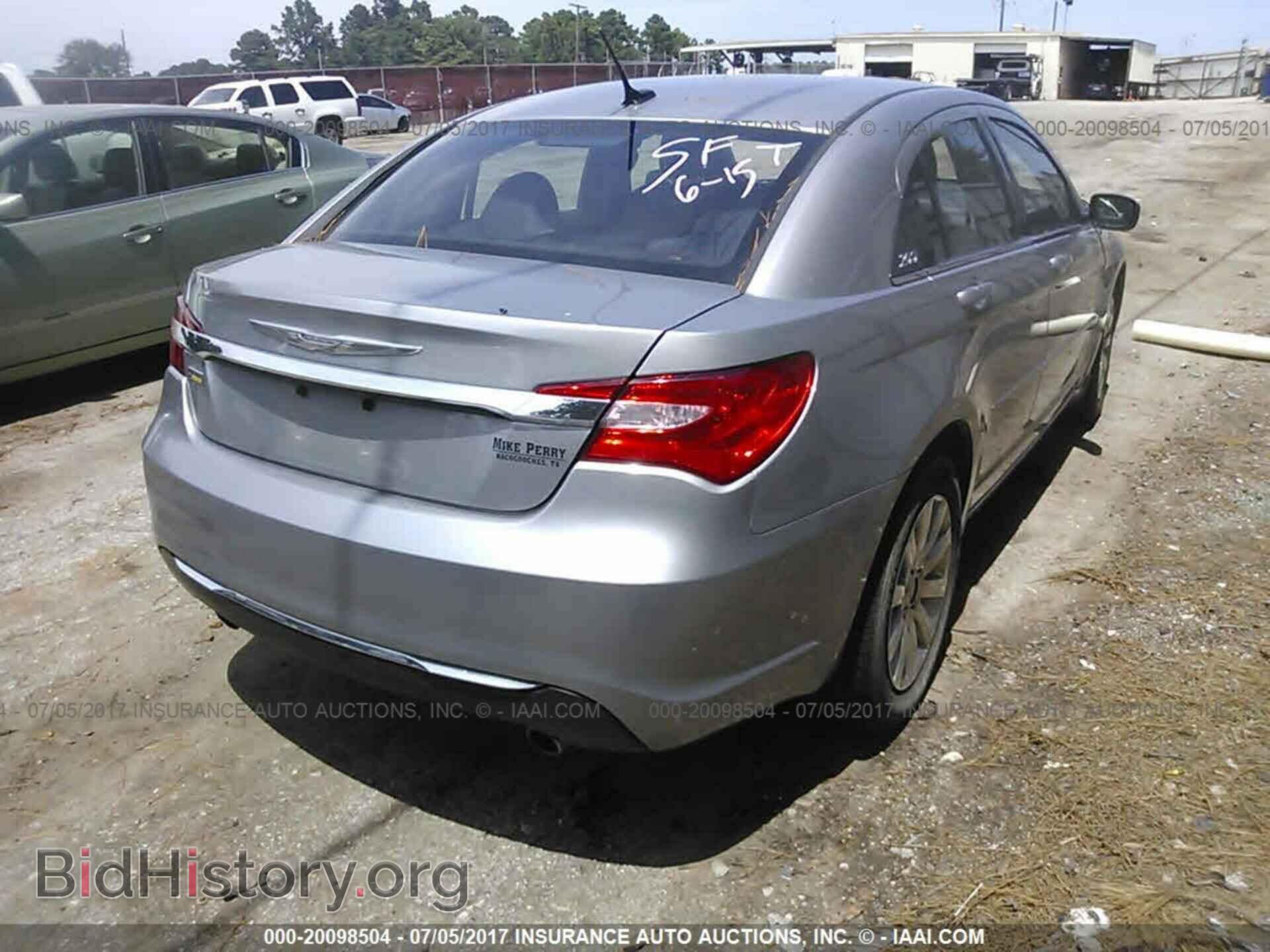 2013 Chrysler 200 - VIN: 1C3CCBBG2DN678711 - Фото 4