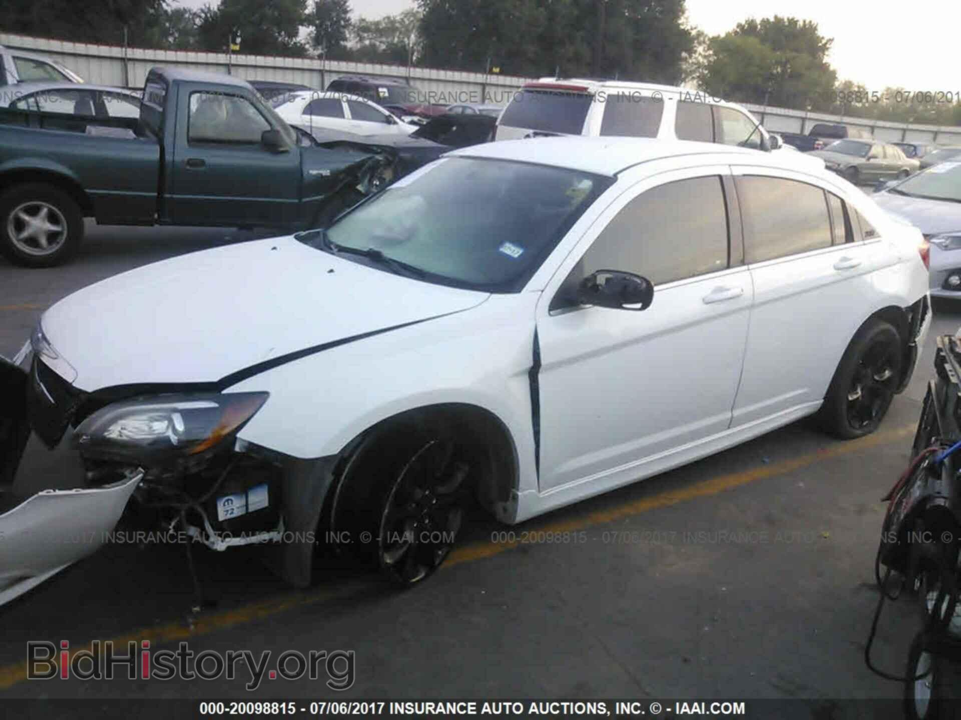 2013 Chrysler 200 - VIN: 1C3CCBCG8DN719275 - Фото 2