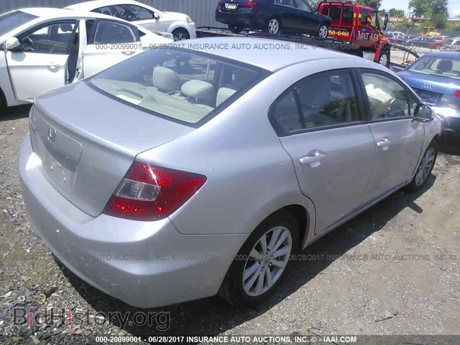 2012 Honda Civic - VIN: 2HGFB2F89CH574322 - Photo 4