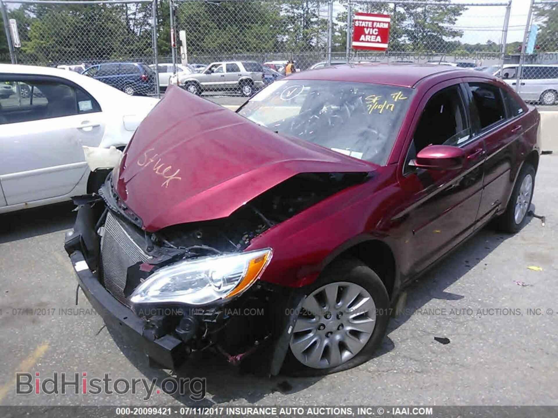 2014 Chrysler 200 - VIN: 1C3CCBAB2EN124317 - Фото 2