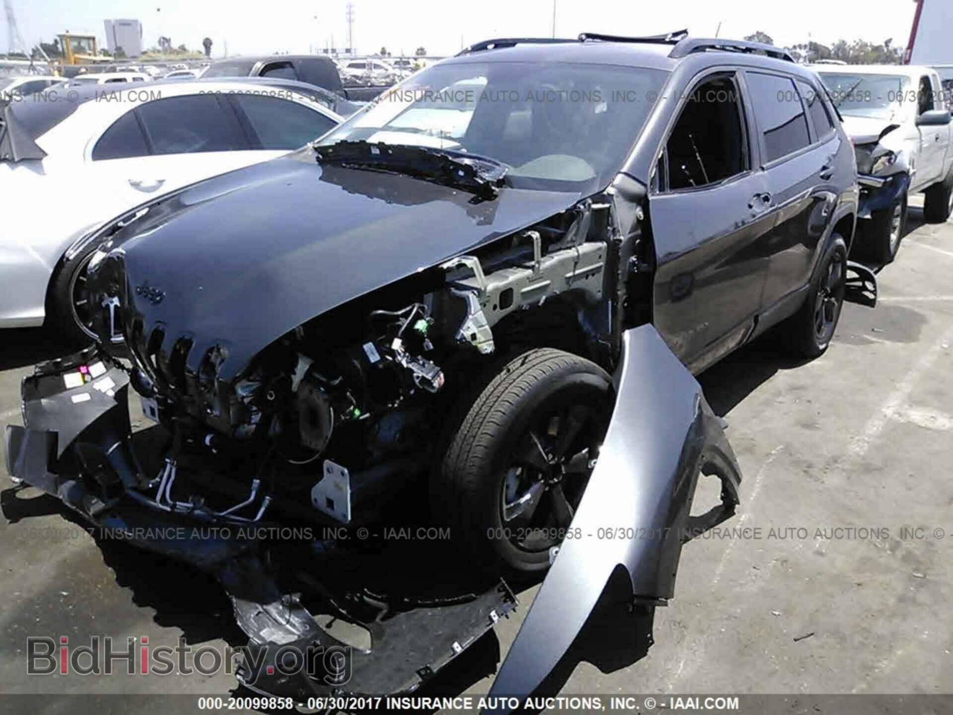 2017 Jeep Cherokee - VIN: 1C4PJMAB3HW628341 - Photo 2