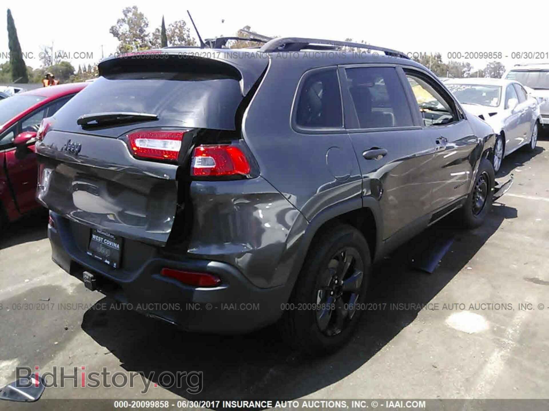 2017 Jeep Cherokee - VIN: 1C4PJMAB3HW628341 - Photo 4