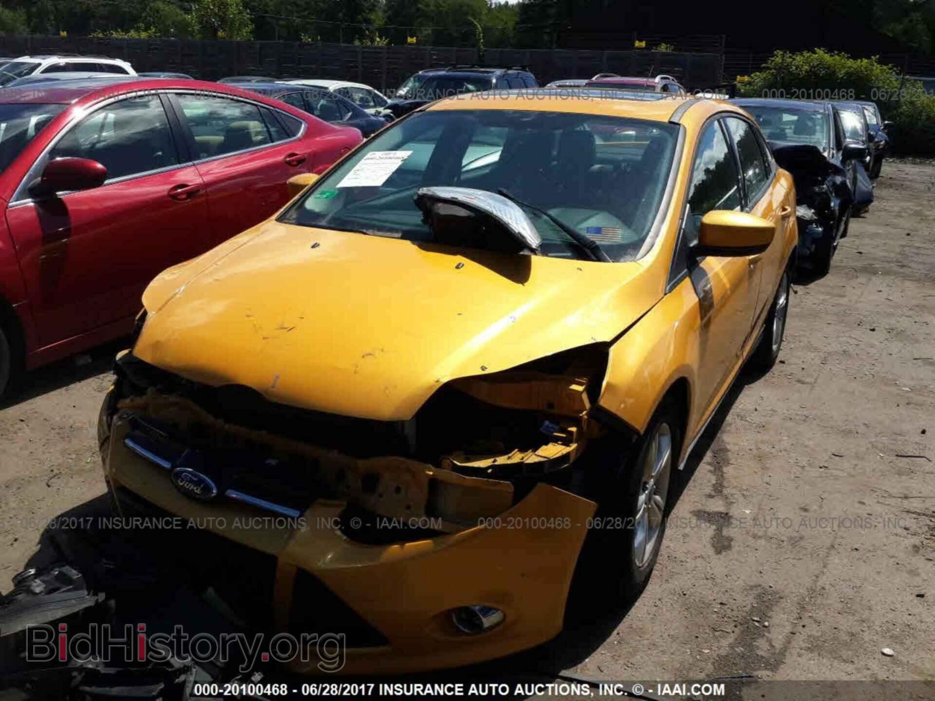 2012 Ford Focus - VIN: 1FAHP3F21CL224301 - Photo 2