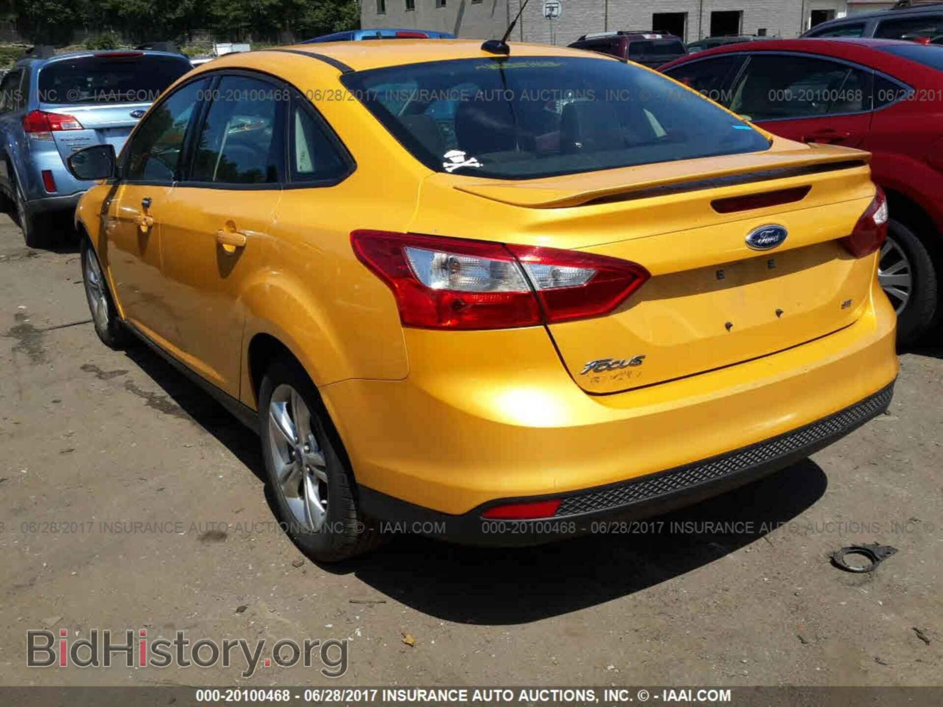 2012 Ford Focus - VIN: 1FAHP3F21CL224301 - Photo 3