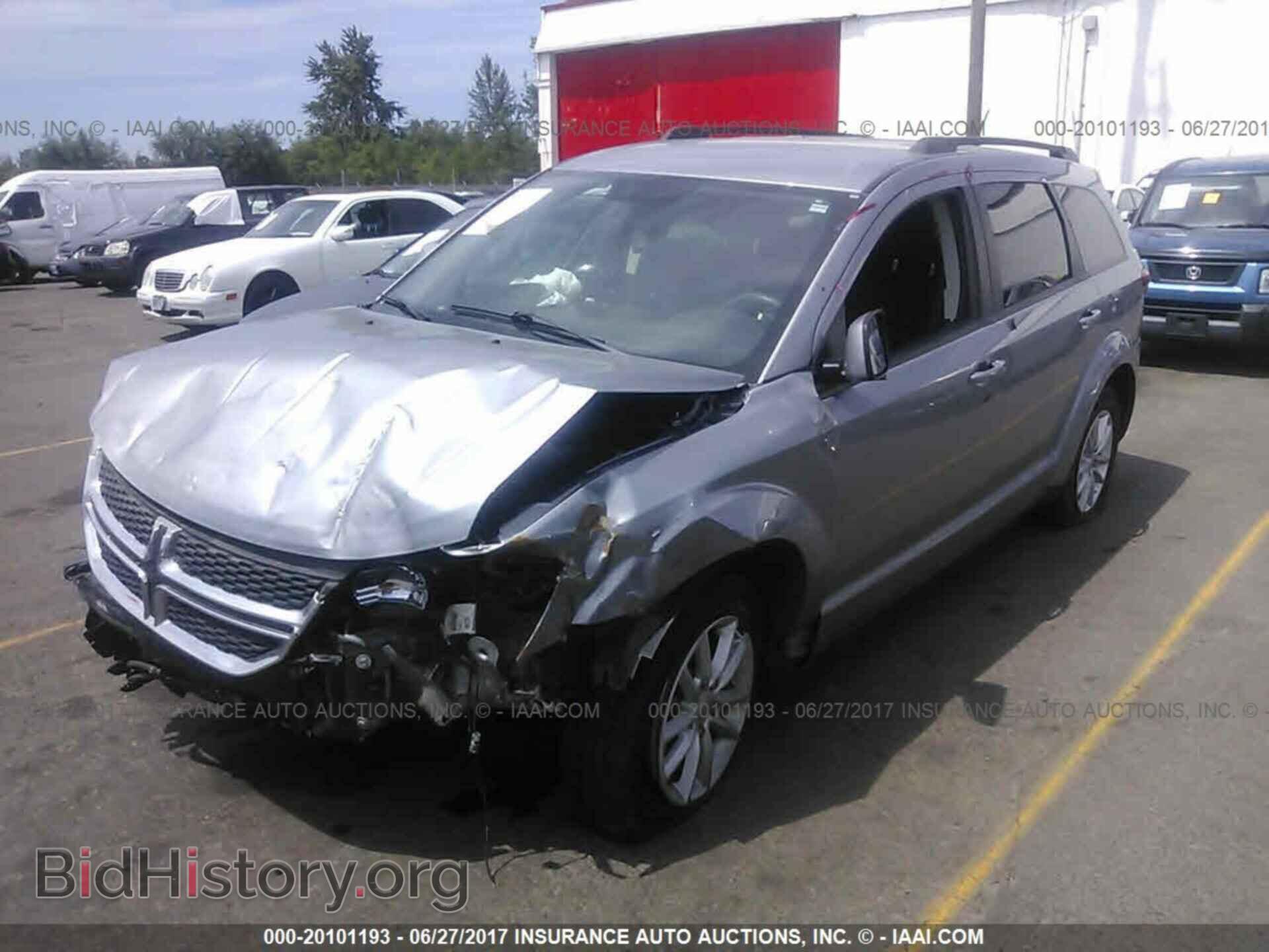 2015 Dodge Journey - VIN: 3C4PDCBG5FT711557 - Photo 2