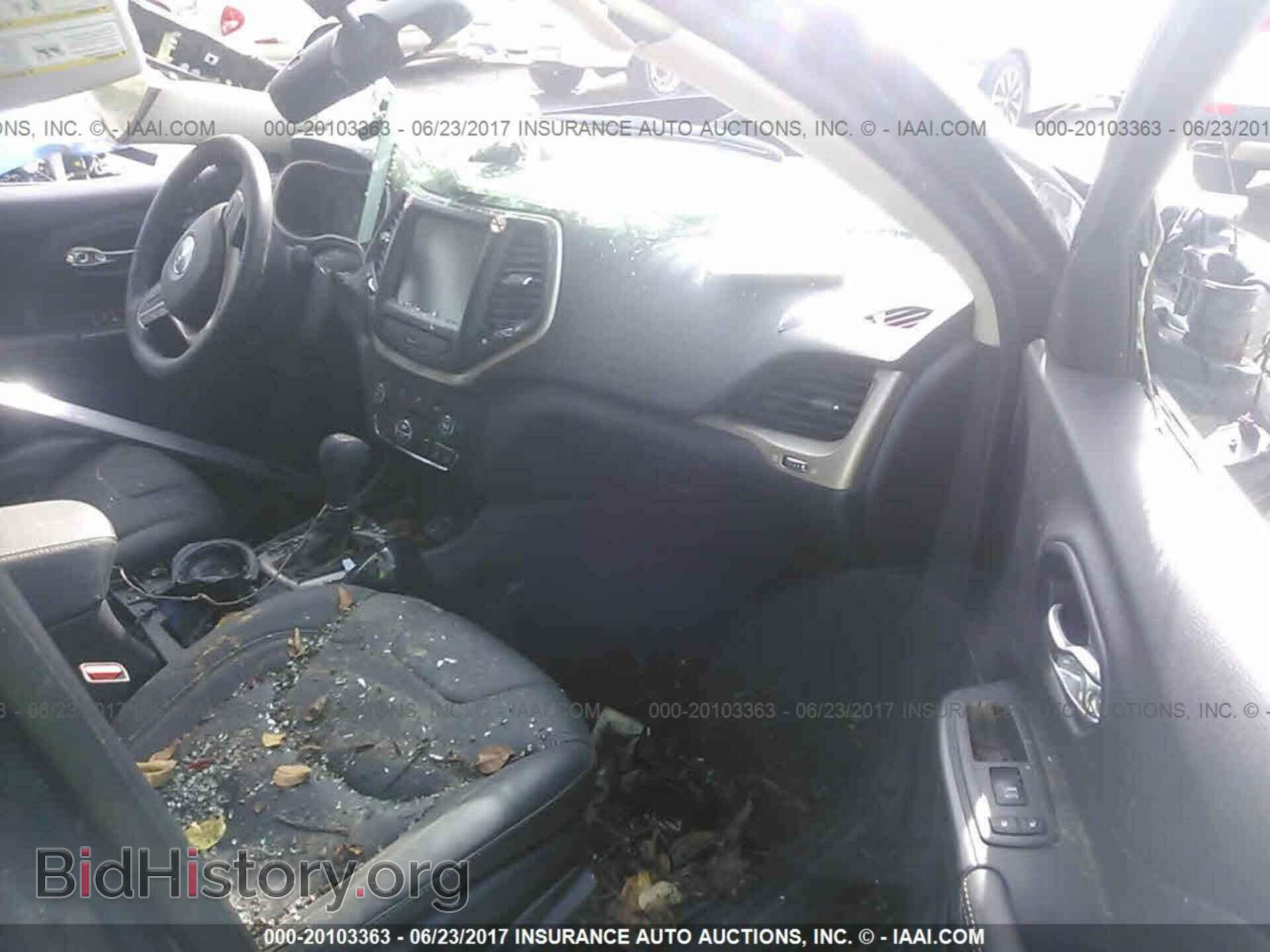 2017 Jeep Cherokee - VIN: 1C4PJLDB4HW516167 - Photo 5