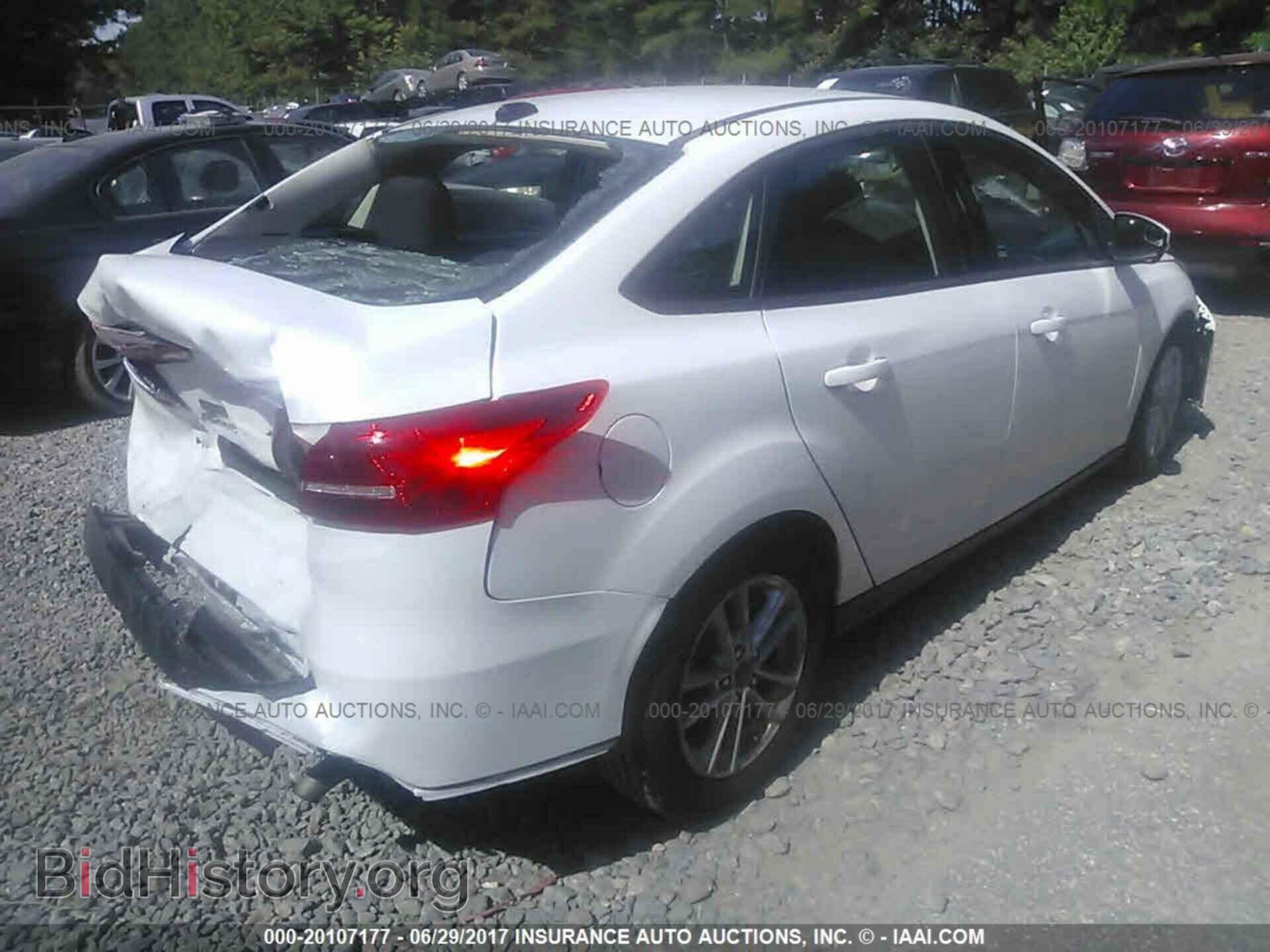 2016 Ford Focus - VIN: 1FADP3F24GL389568 - Photo 4