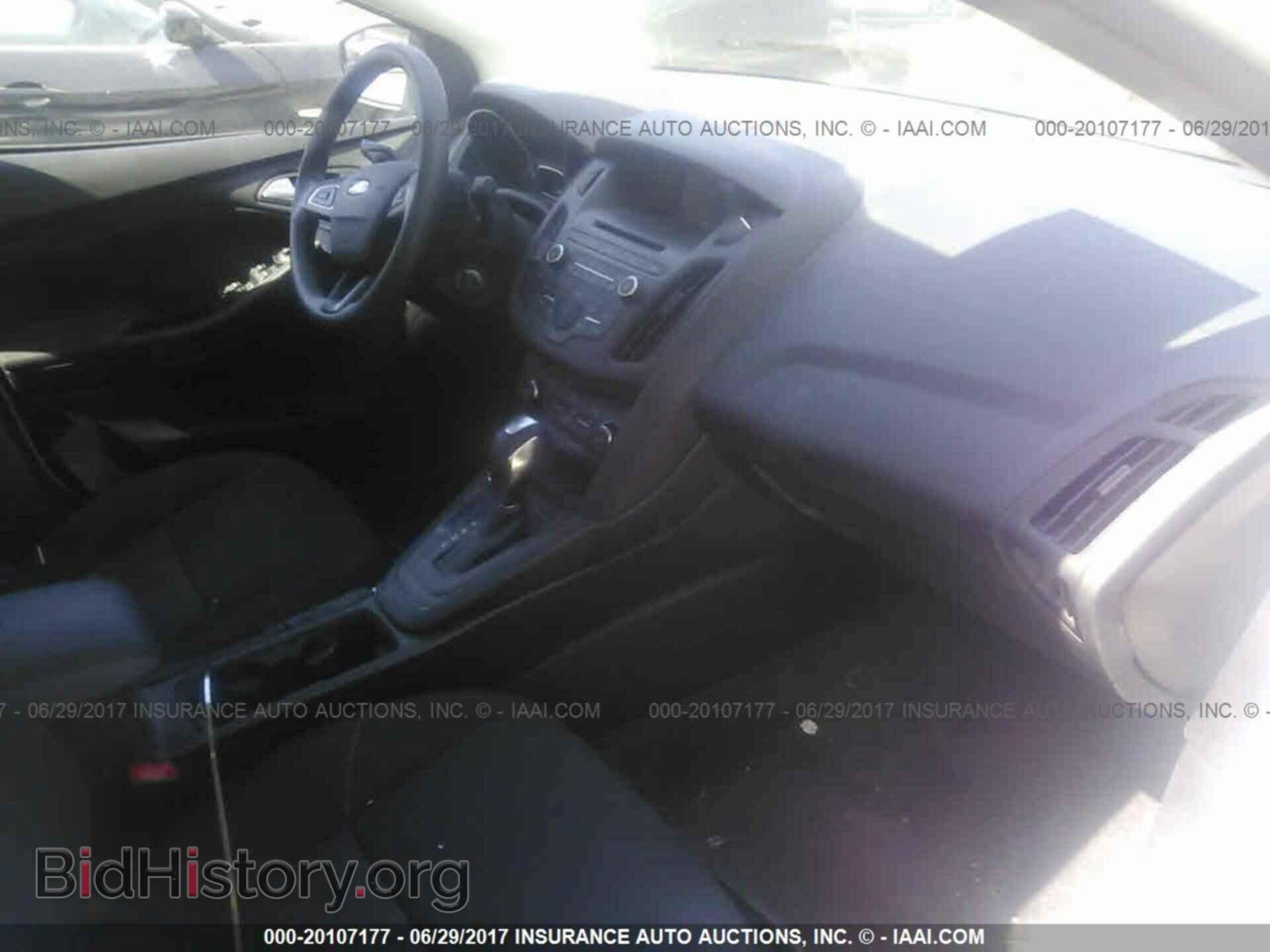 2016 Ford Focus - VIN: 1FADP3F24GL389568 - Photo 5