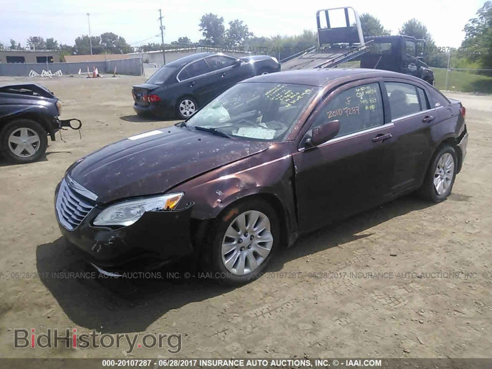 2013 Chrysler 200 - VIN: 1C3CCBAB3DN761473 - Фото 2