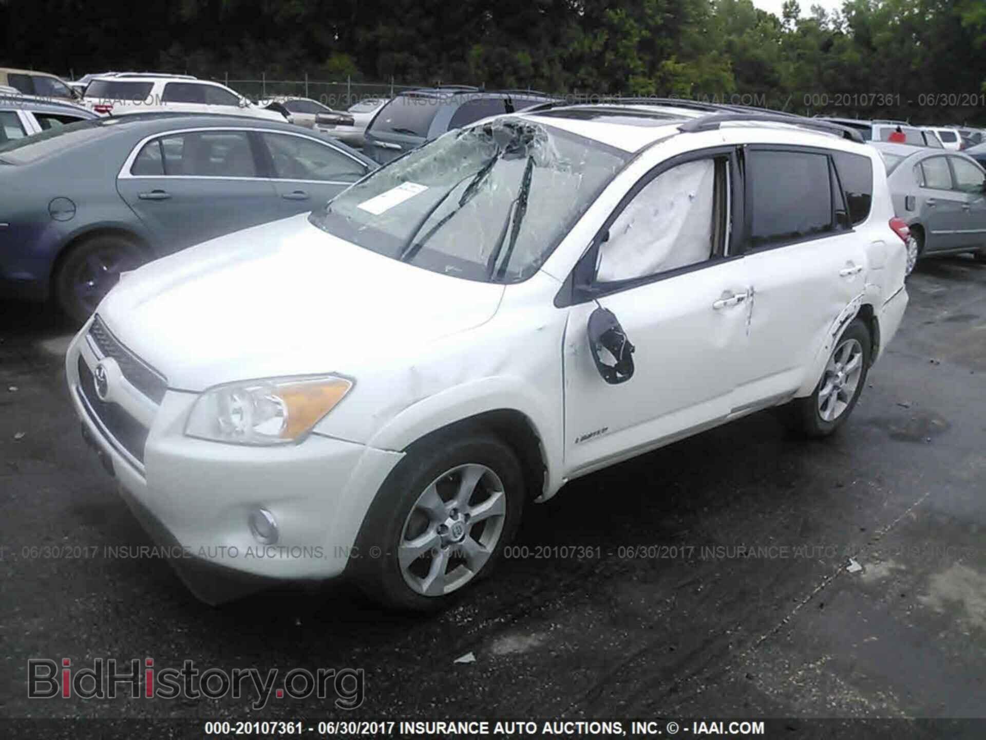2011 Toyota Rav4 - VIN: 2T3DF4DV0BW150587 - Photo 2