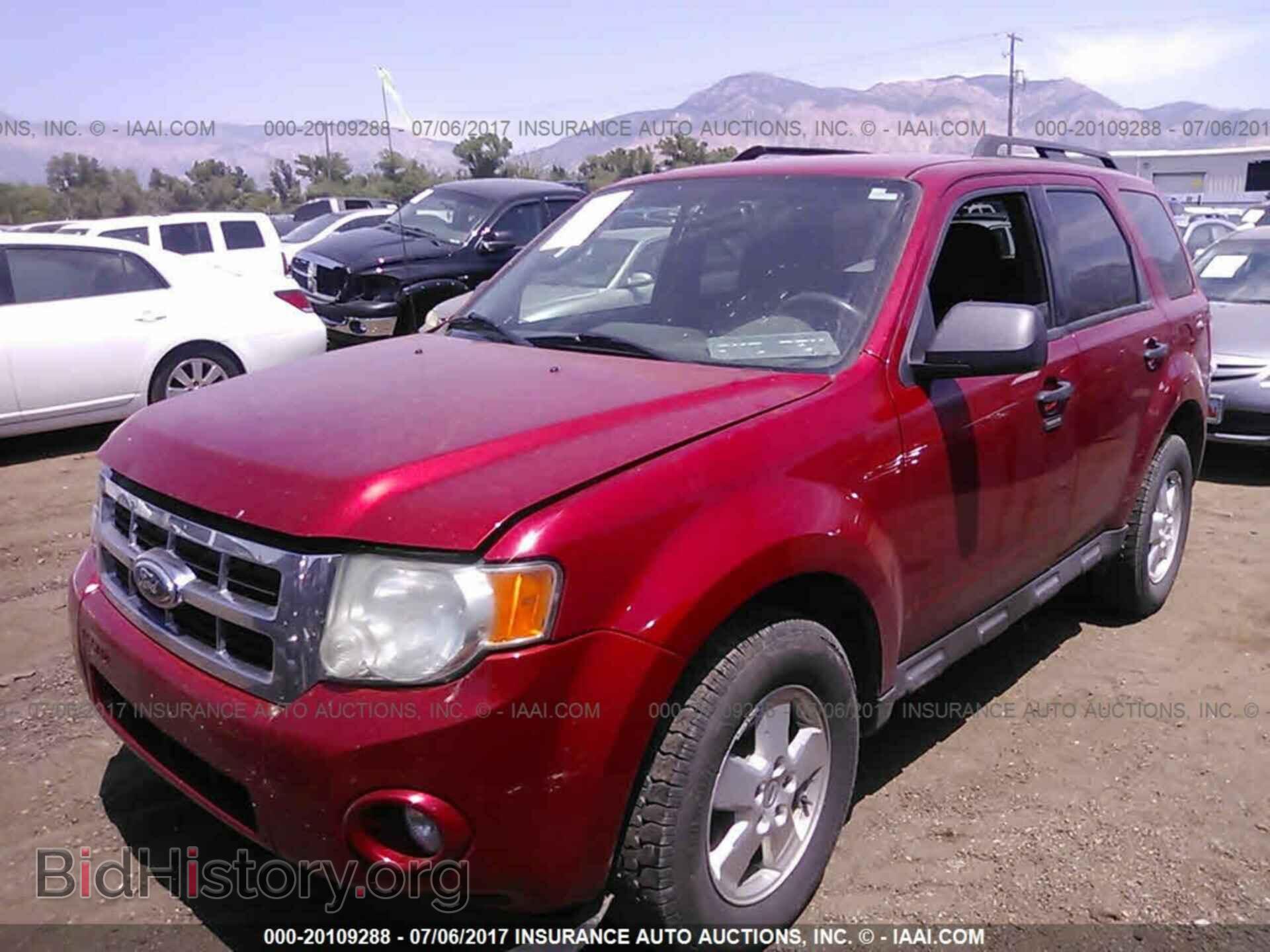 2011 Ford Escape - VIN: 1FMCU9D73BKC11600 - Photo 2