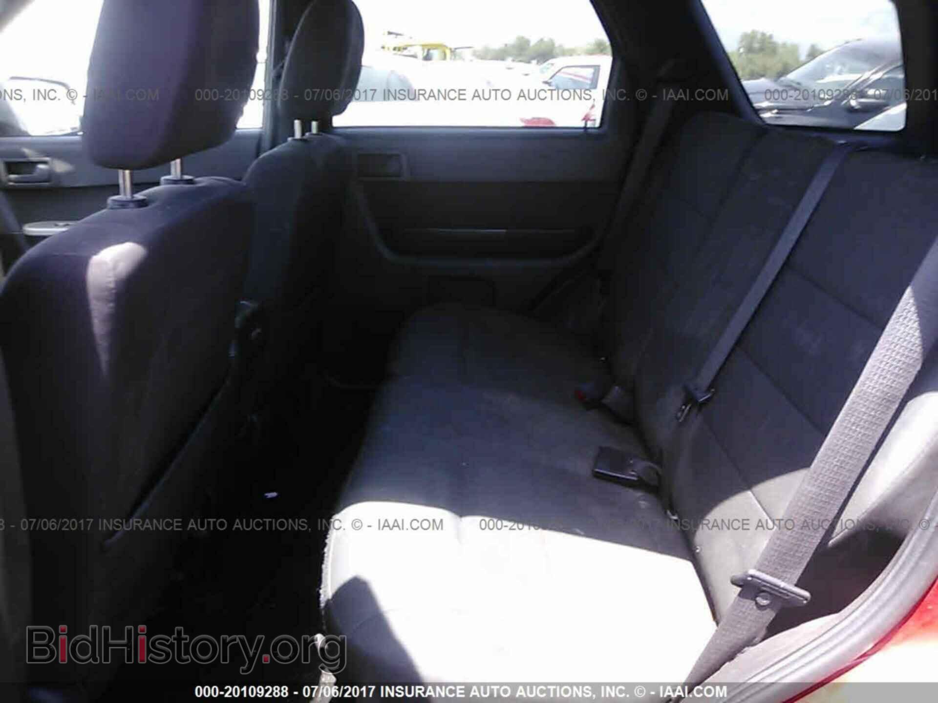 2011 Ford Escape - VIN: 1FMCU9D73BKC11600 - Photo 8
