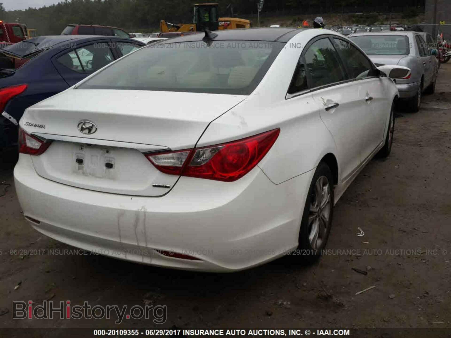 2012 Hyundai Sonata - VIN: 5NPEC4AC1CH320187 - Photo 4