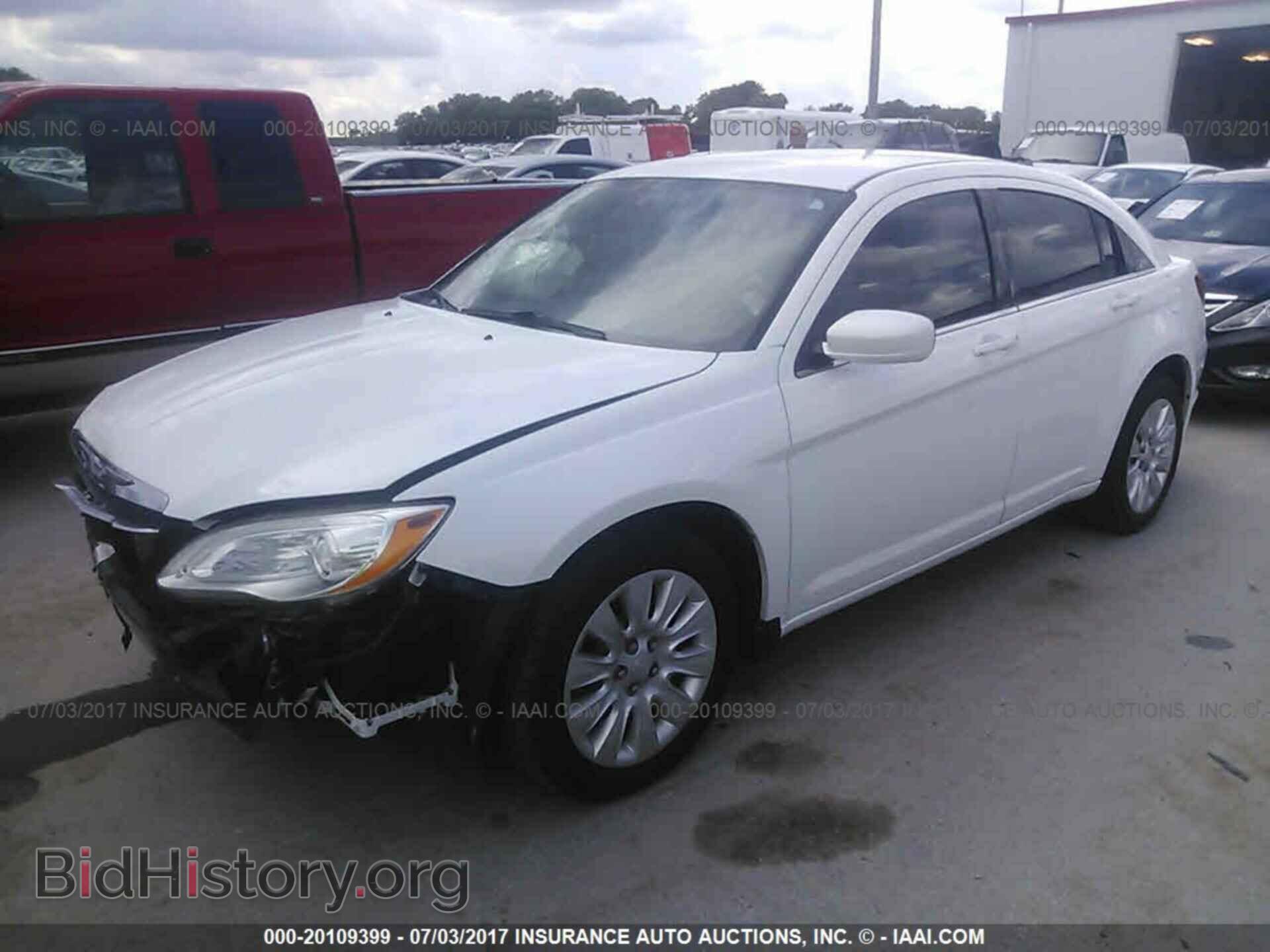 2011 Chrysler 200 - VIN: 1C3BC4FB5BN570635 - Photo 2