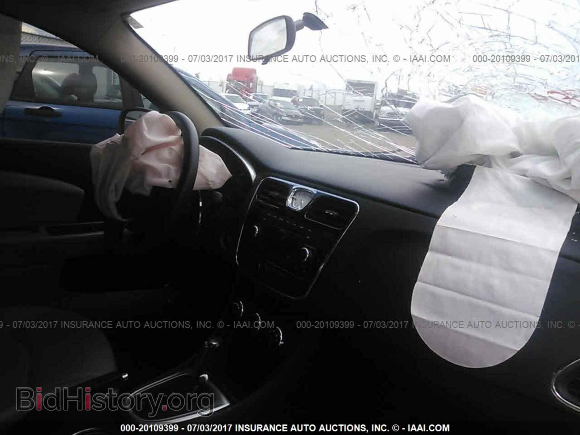 2011 Chrysler 200 - VIN: 1C3BC4FB5BN570635 - Photo 5