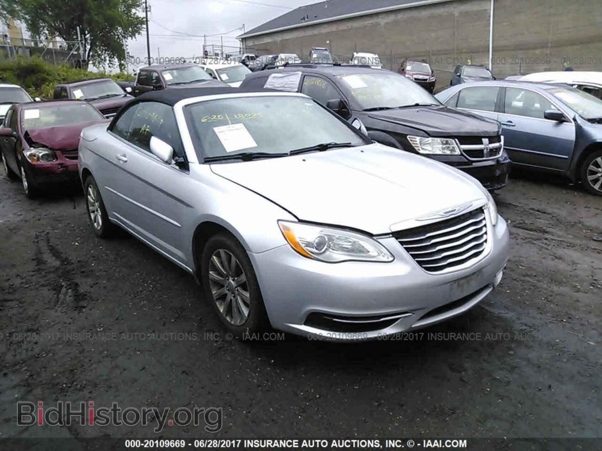 Photo 1C3BC2EB2BN592274 - Chrysler 200 2011