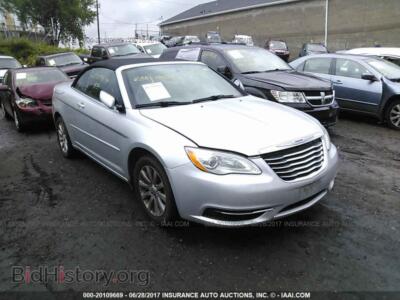 2011 Chrysler 200, серебристый — VIN 1C3BC2EB2BN592274, IAAI