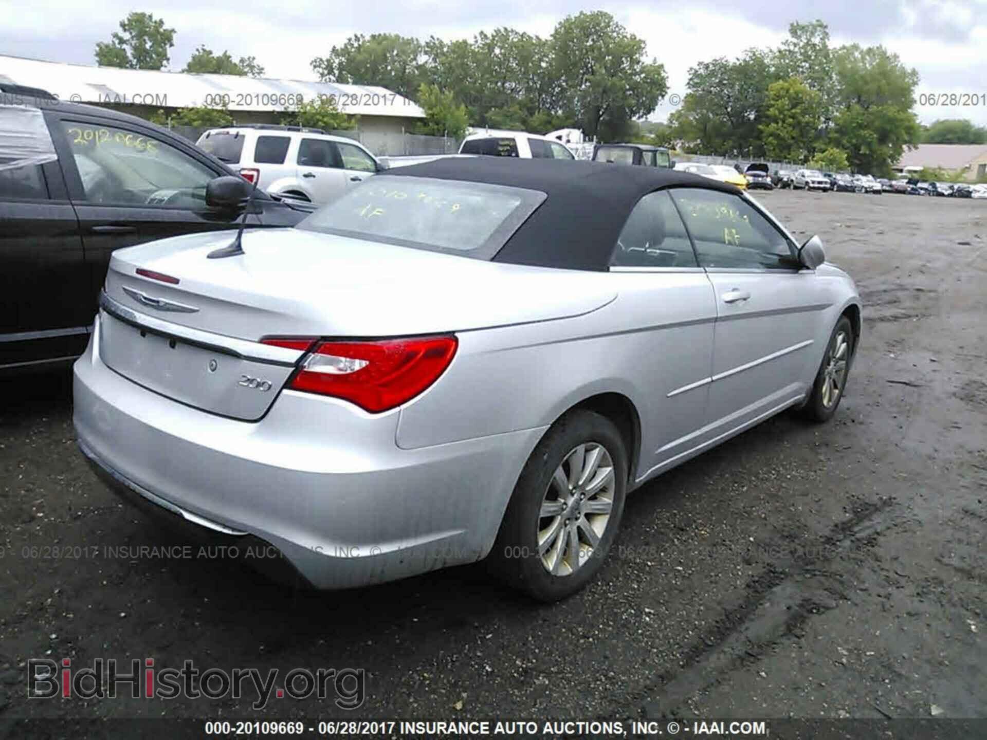 2011 Chrysler 200 - VIN: 1C3BC2EB2BN592274 - Photo 4