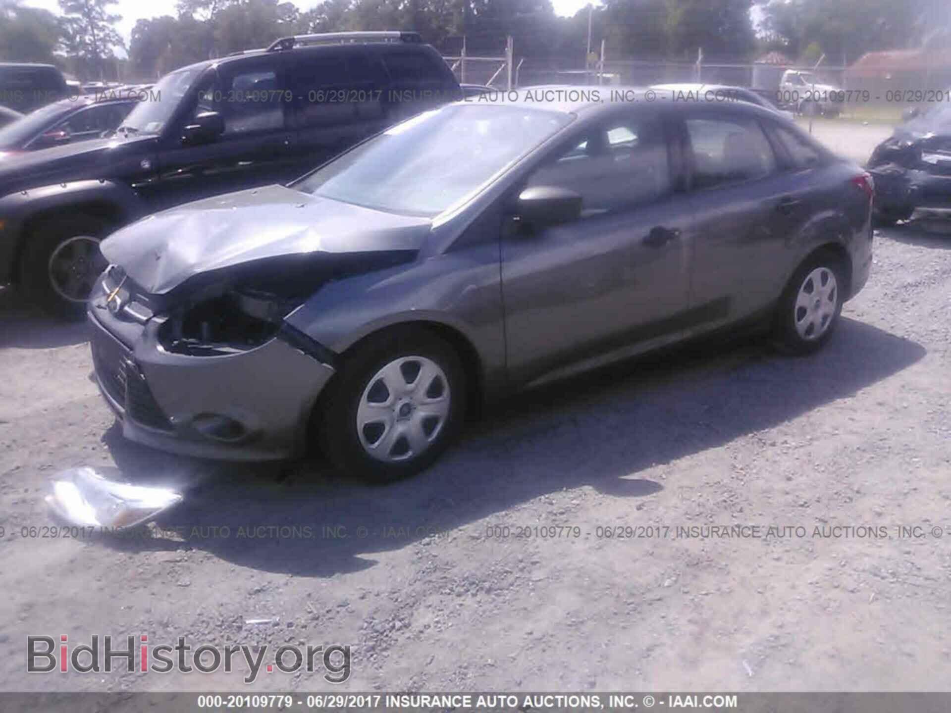2014 Ford Focus - VIN: 1FADP3E23EL201427 - Photo 2