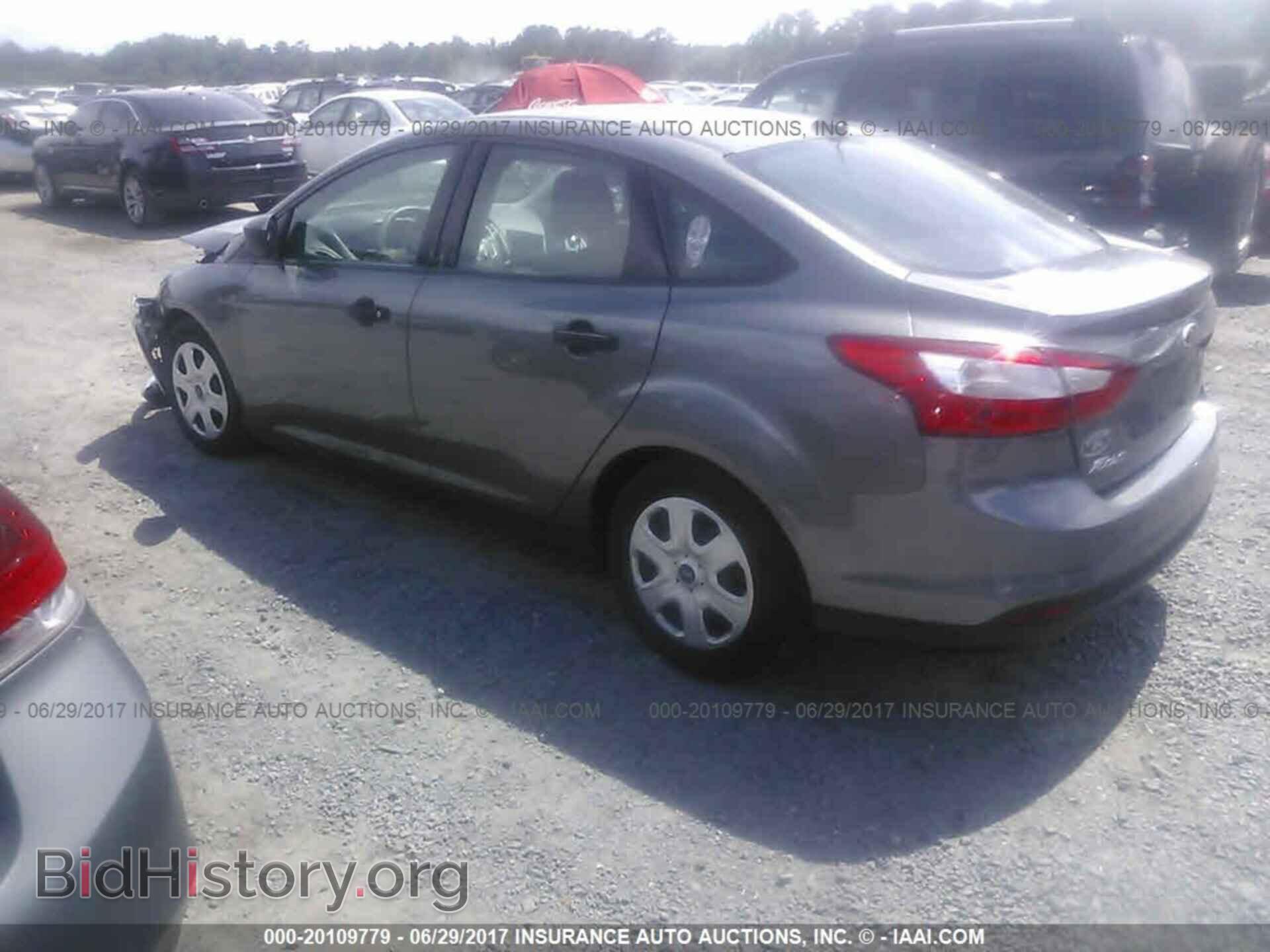 2014 Ford Focus - VIN: 1FADP3E23EL201427 - Photo 3