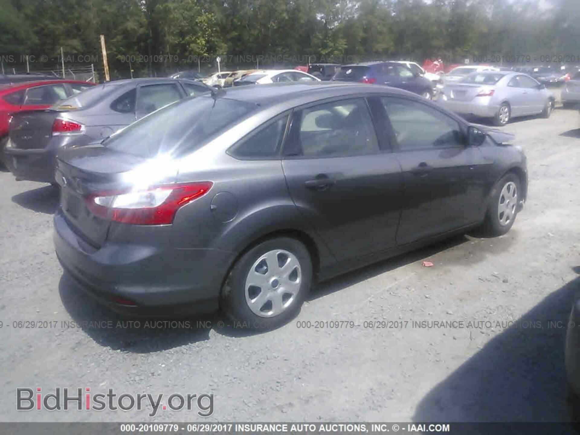2014 Ford Focus - VIN: 1FADP3E23EL201427 - Photo 4