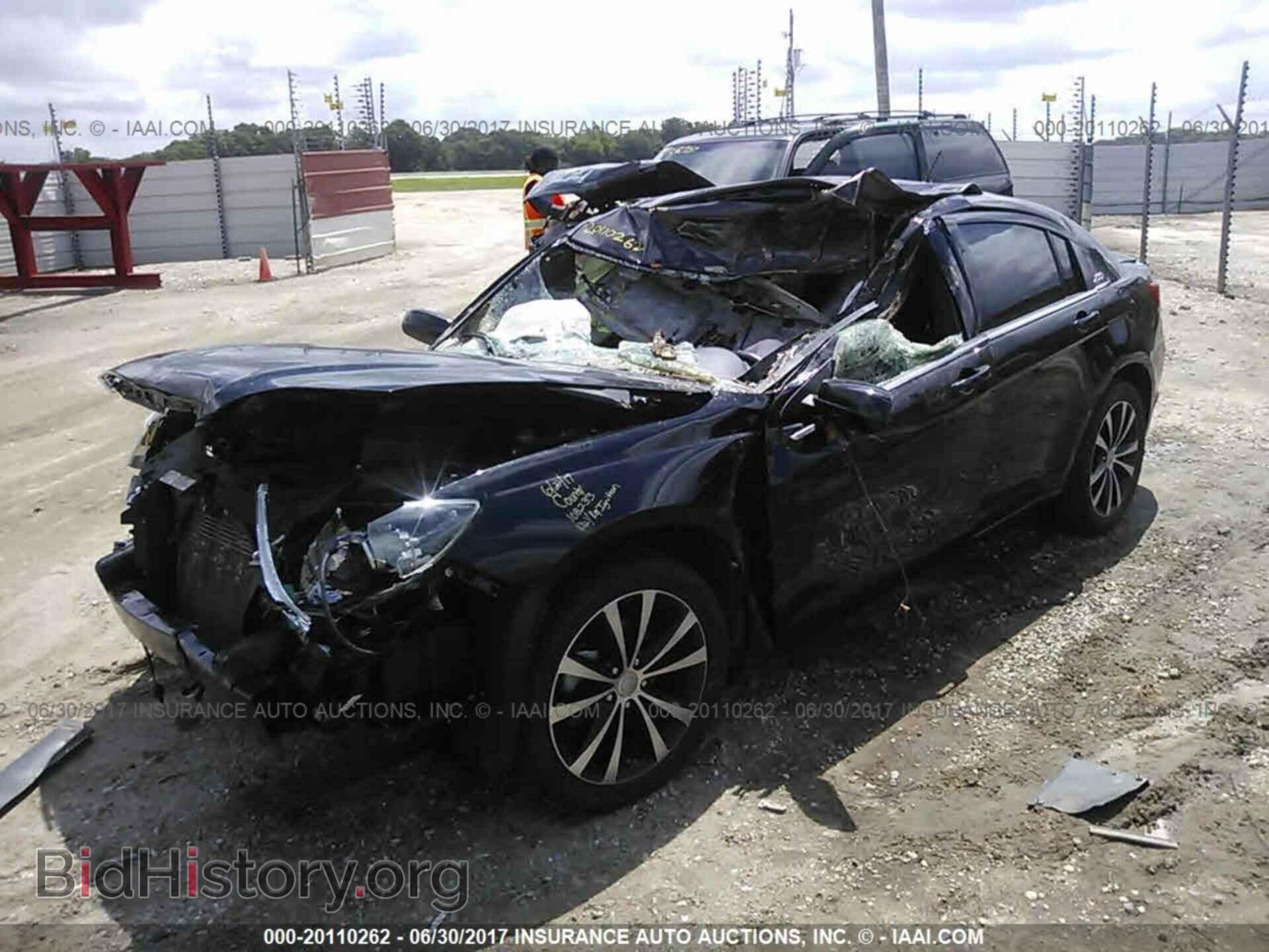 2013 Chrysler 200 - VIN: 1C3CCBCG9DN523314 - Фото 2