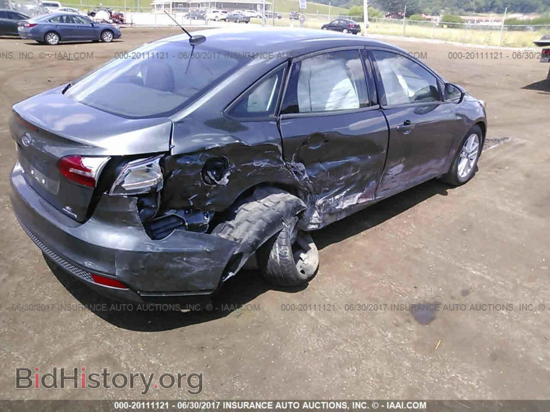 2016 Ford Focus - VIN: 1FADP3F21GL377989 - Photo 4