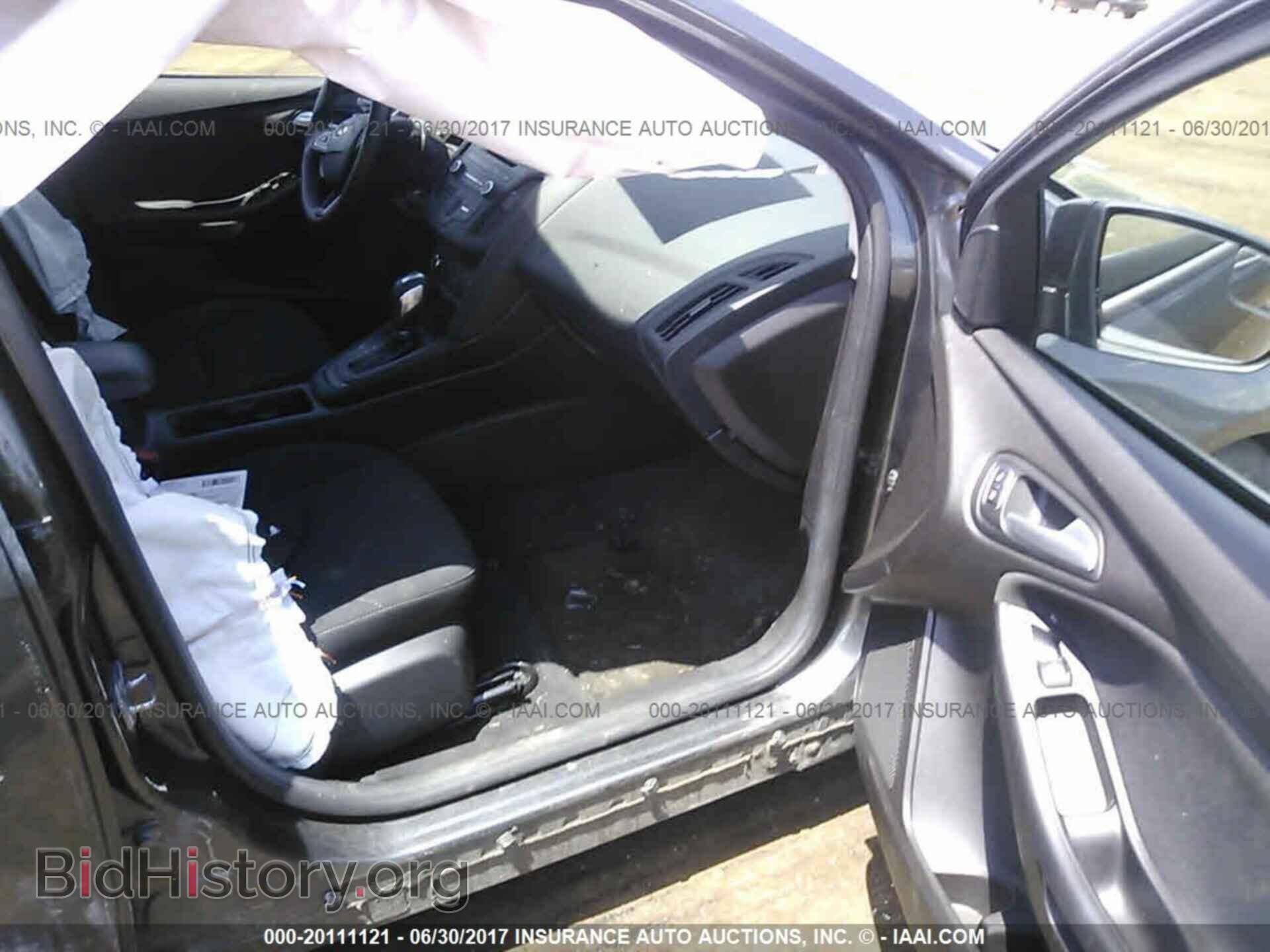2016 Ford Focus - VIN: 1FADP3F21GL377989 - Photo 5
