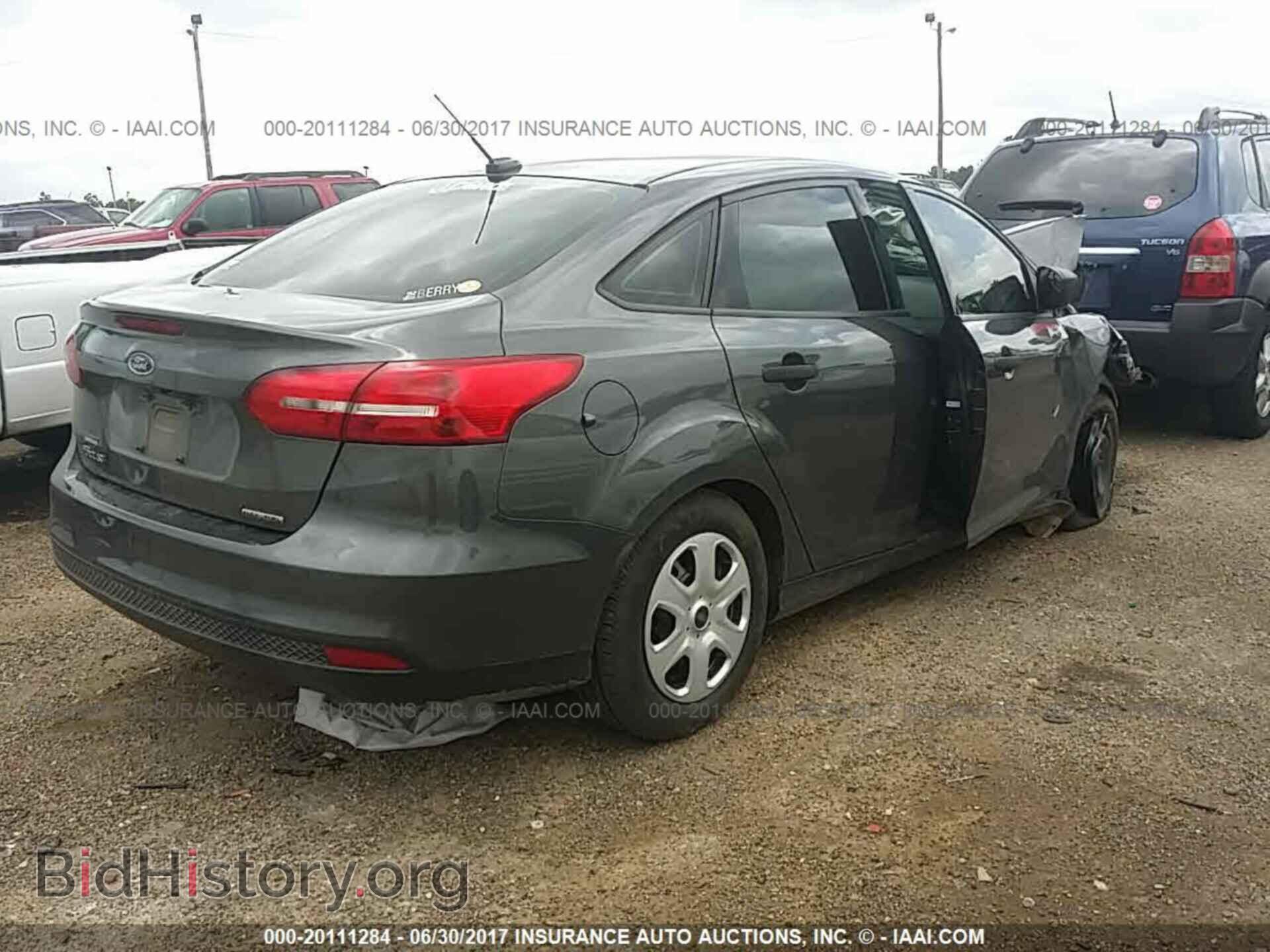 2015 Ford Focus - VIN: 1FADP3E28FL238393 - Photo 4