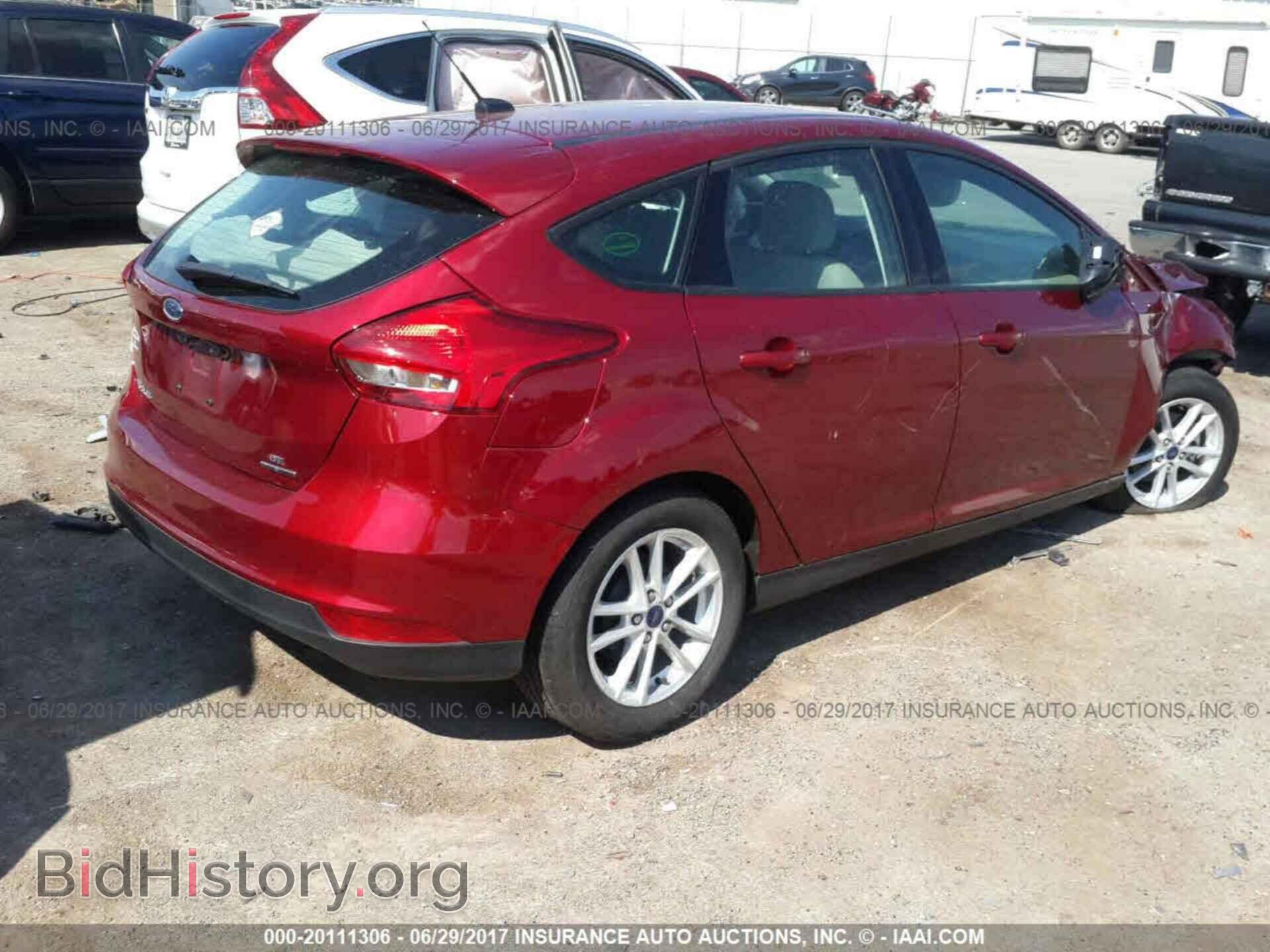 2016 Ford Focus - VIN: 1FADP3K24GL360545 - Photo 4