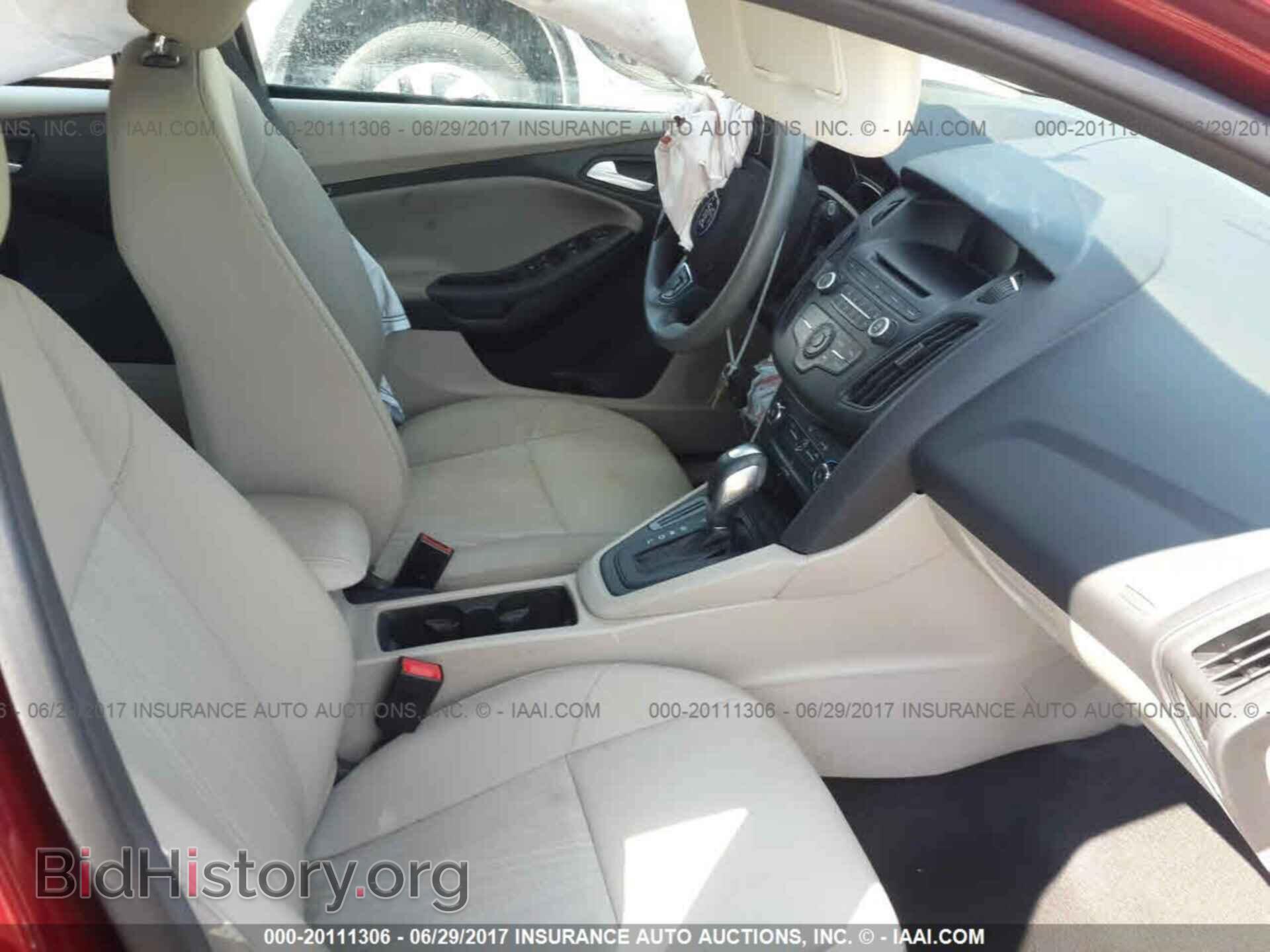 2016 Ford Focus - VIN: 1FADP3K24GL360545 - Photo 5