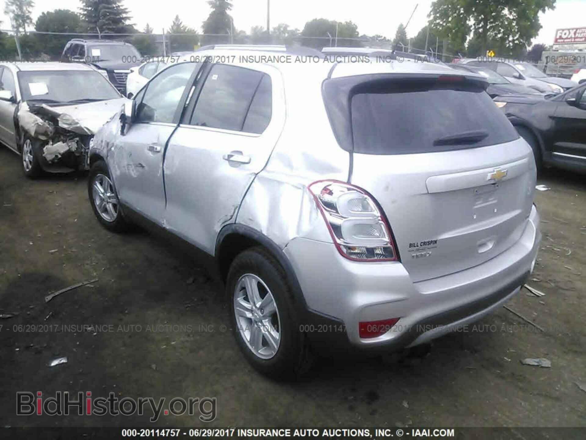 2017 Chevrolet Trax - VIN: 3GNCJLSB3HL226081 - Photo 3