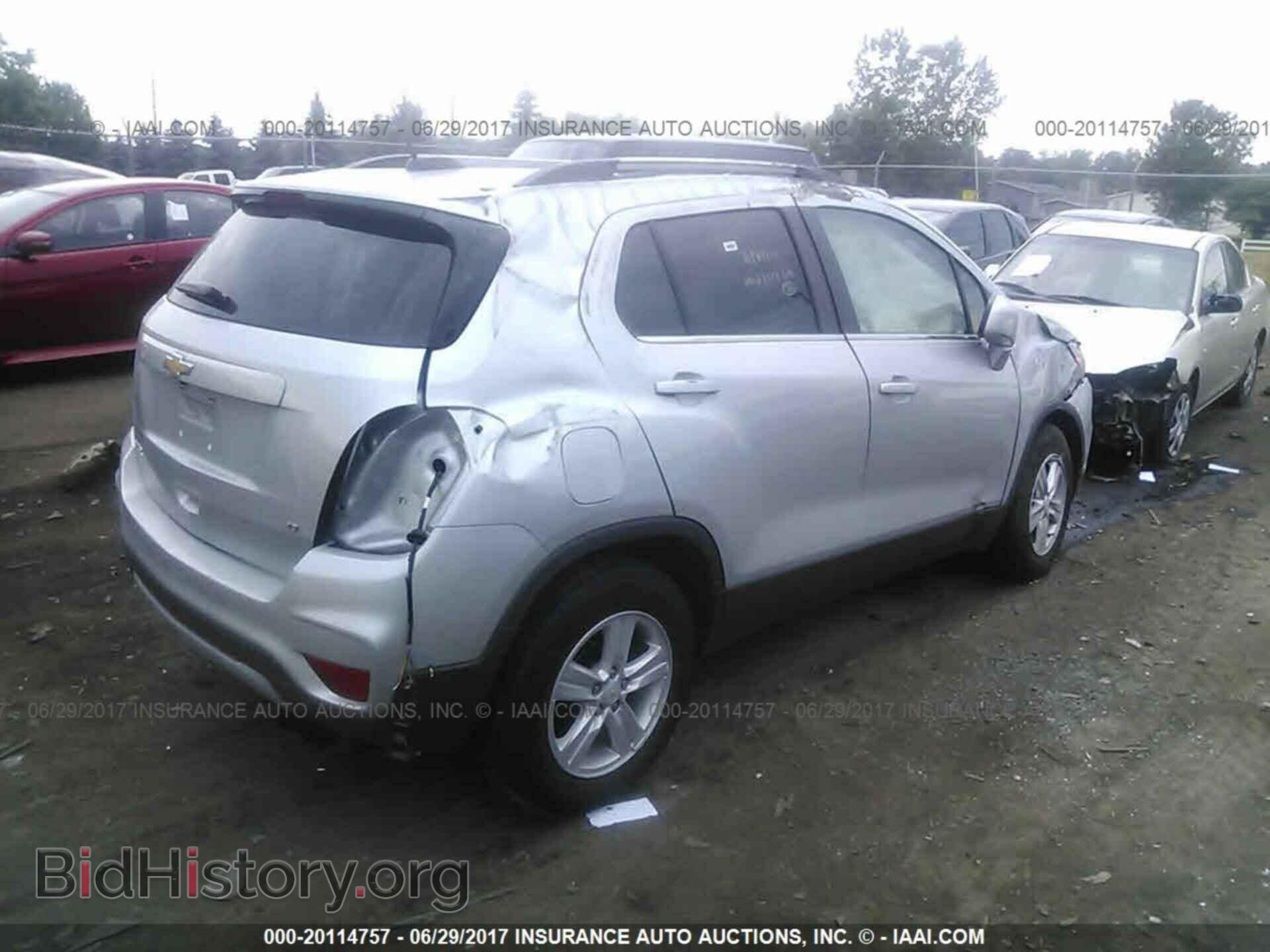 2017 Chevrolet Trax - VIN: 3GNCJLSB3HL226081 - Photo 4