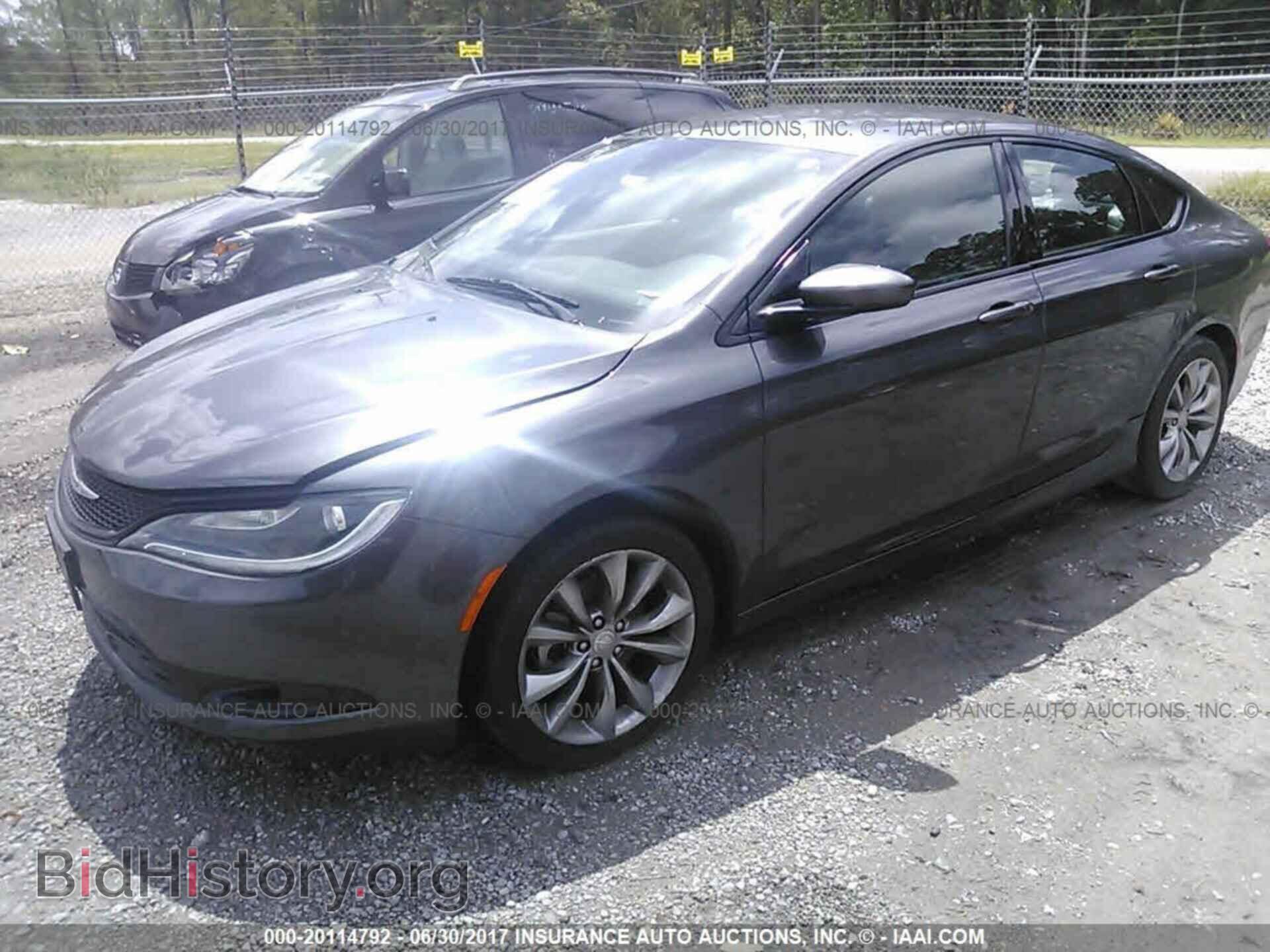 2016 Chrysler 200 - VIN: 1C3CCCBB5GN147680 - Photo 2
