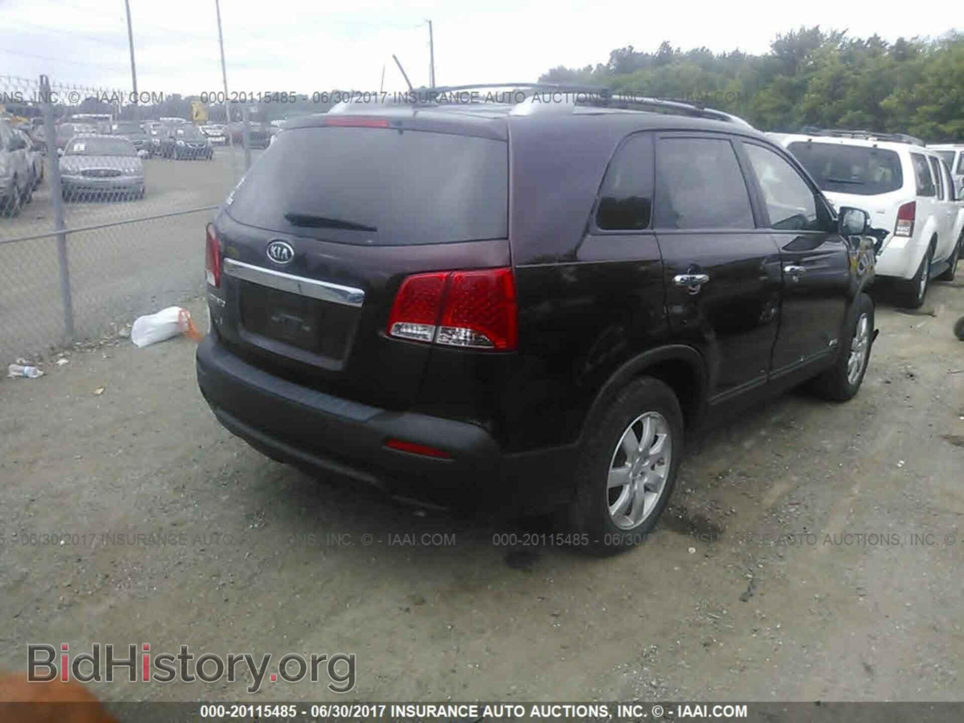 2012 Kia Sorento - VIN: 5XYKTDA68CG266357 - Photo 4