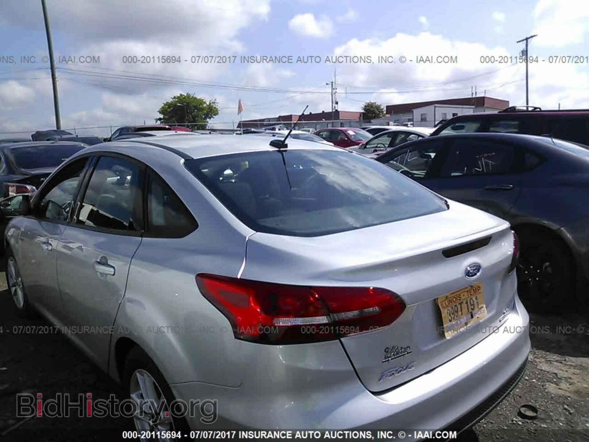 2016 Ford Focus - VIN: 1FADP3F23GL382398 - Фото 3