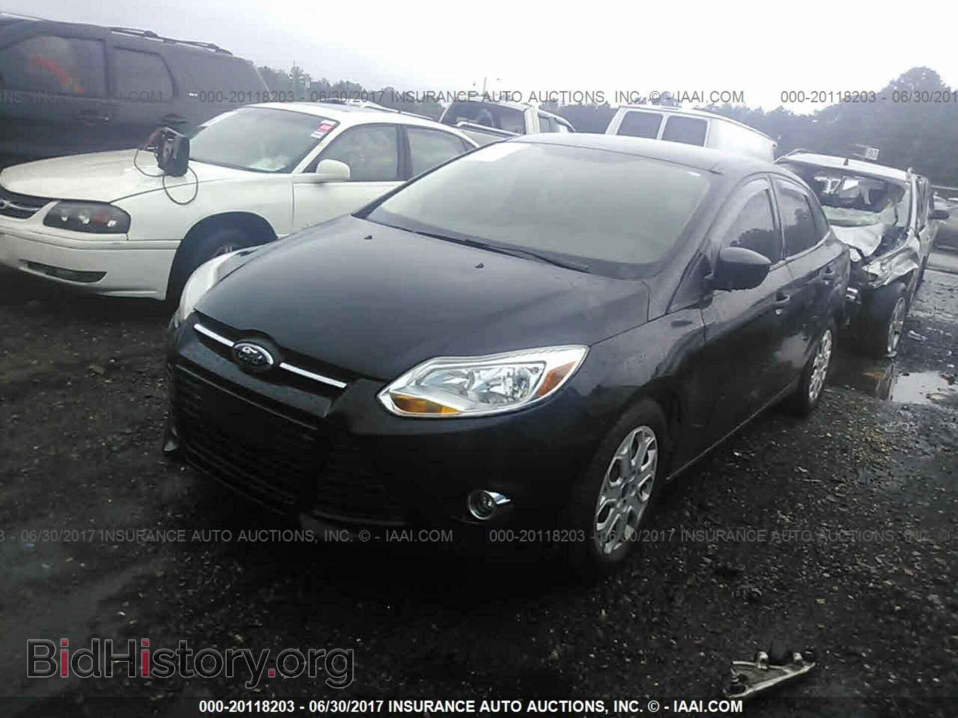 2012 Ford Focus - VIN: 1FAHP3F28CL369870 - Photo 2